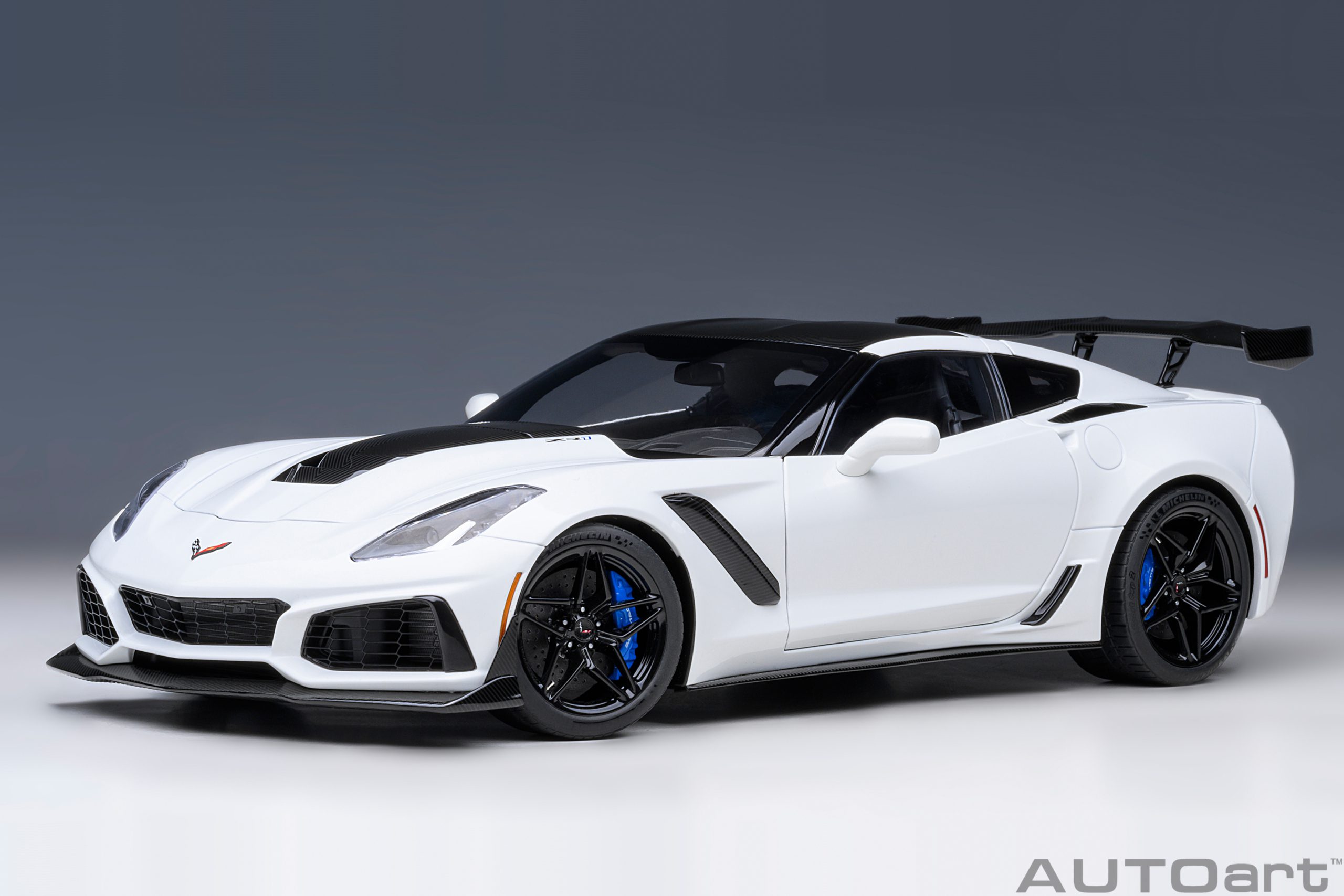 71270 AUTOart Chevrolet Corvette C7 ZR1 Arctic White 1:18