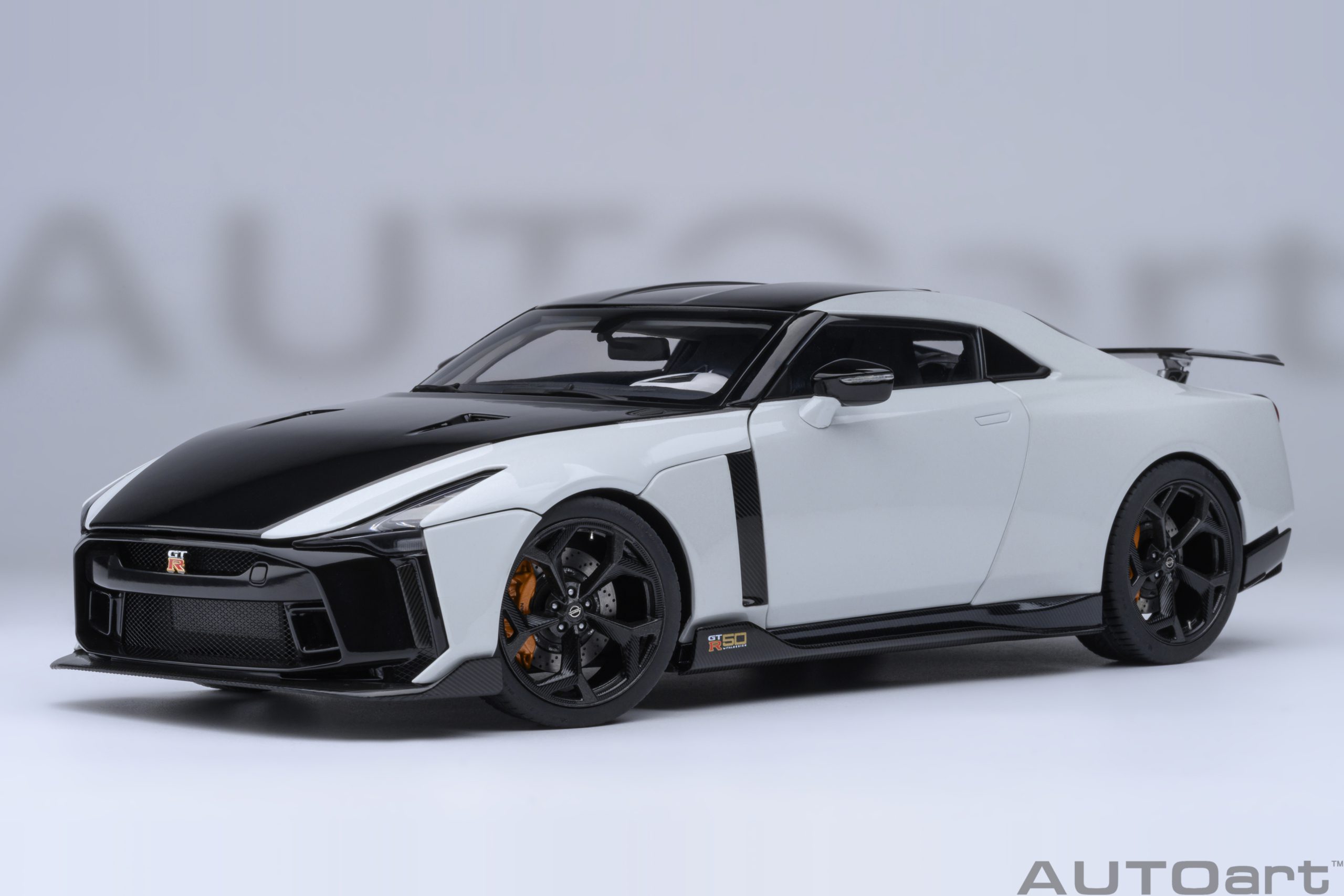 77511 AUTOart Nissan GT-R50 by Italdesign Metallic White/Black 1:18