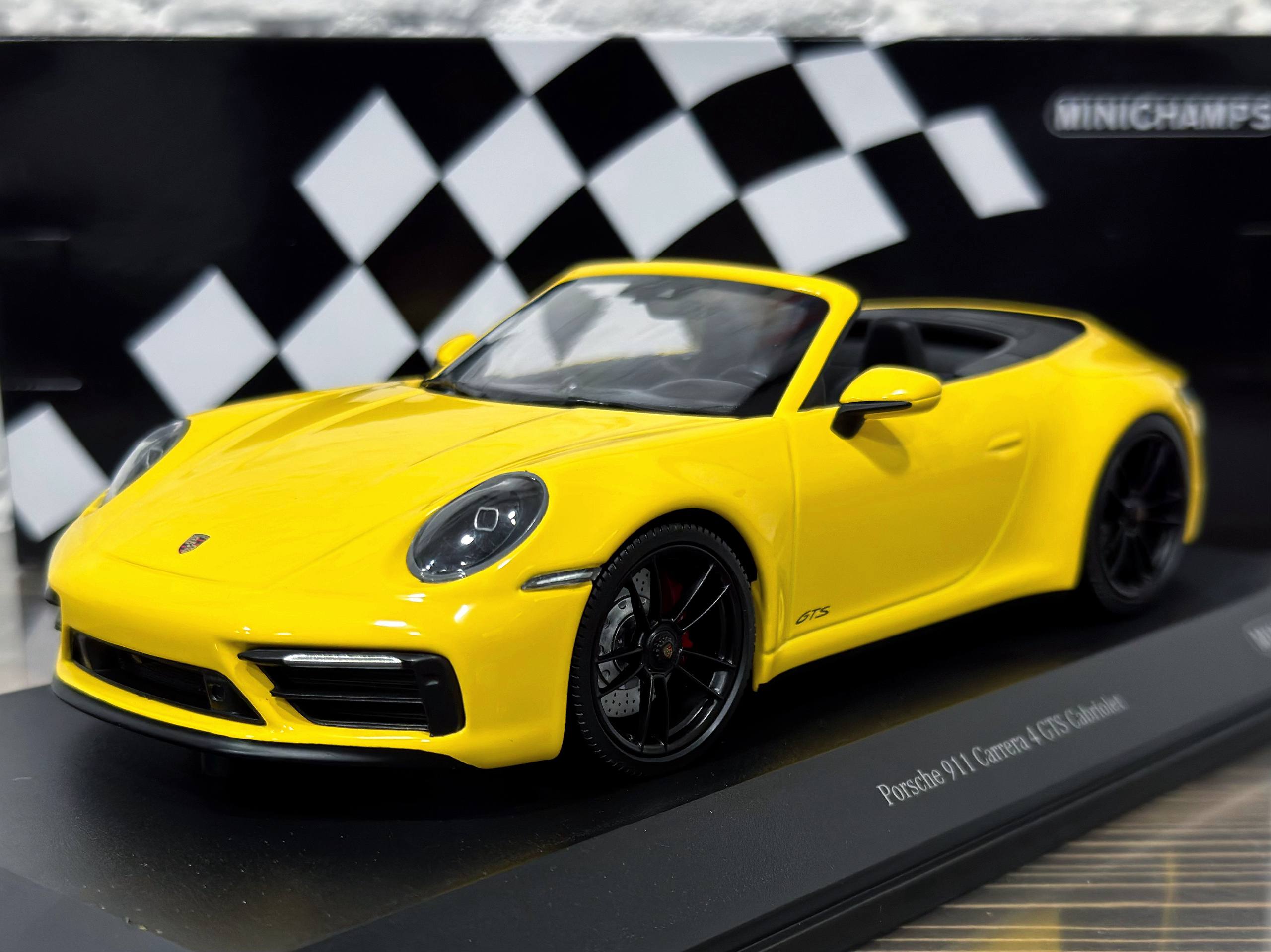 155063030 Minichamps Porsche 911 Carrera 4 GTS Cabriolet 2020 Yellow 1:18
