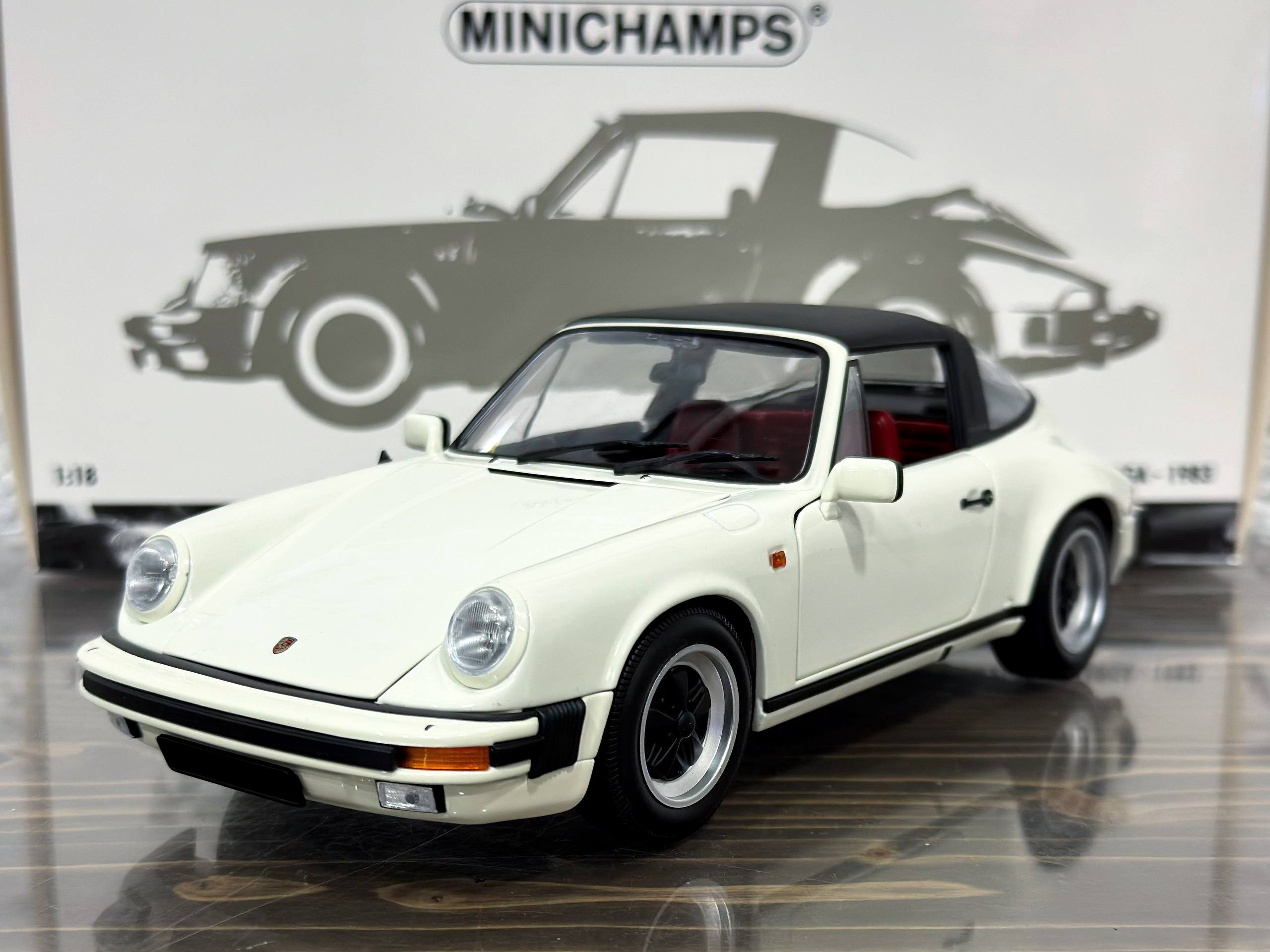 100063062 Minichamps Porsche 911 Carrera 3.2 Targa 1983 White 1:18