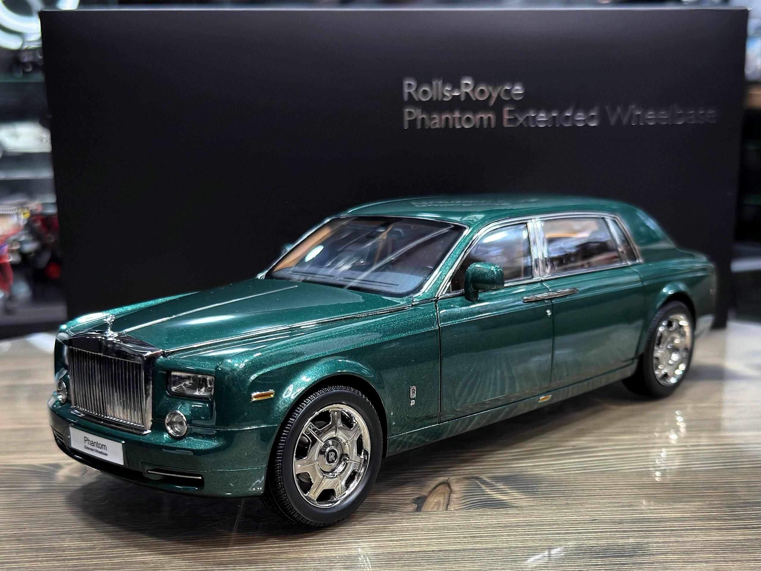 08841BG Kyosho Rolls Royce Phantom Extended Wheelbase Series I Brooklands Green 1:18