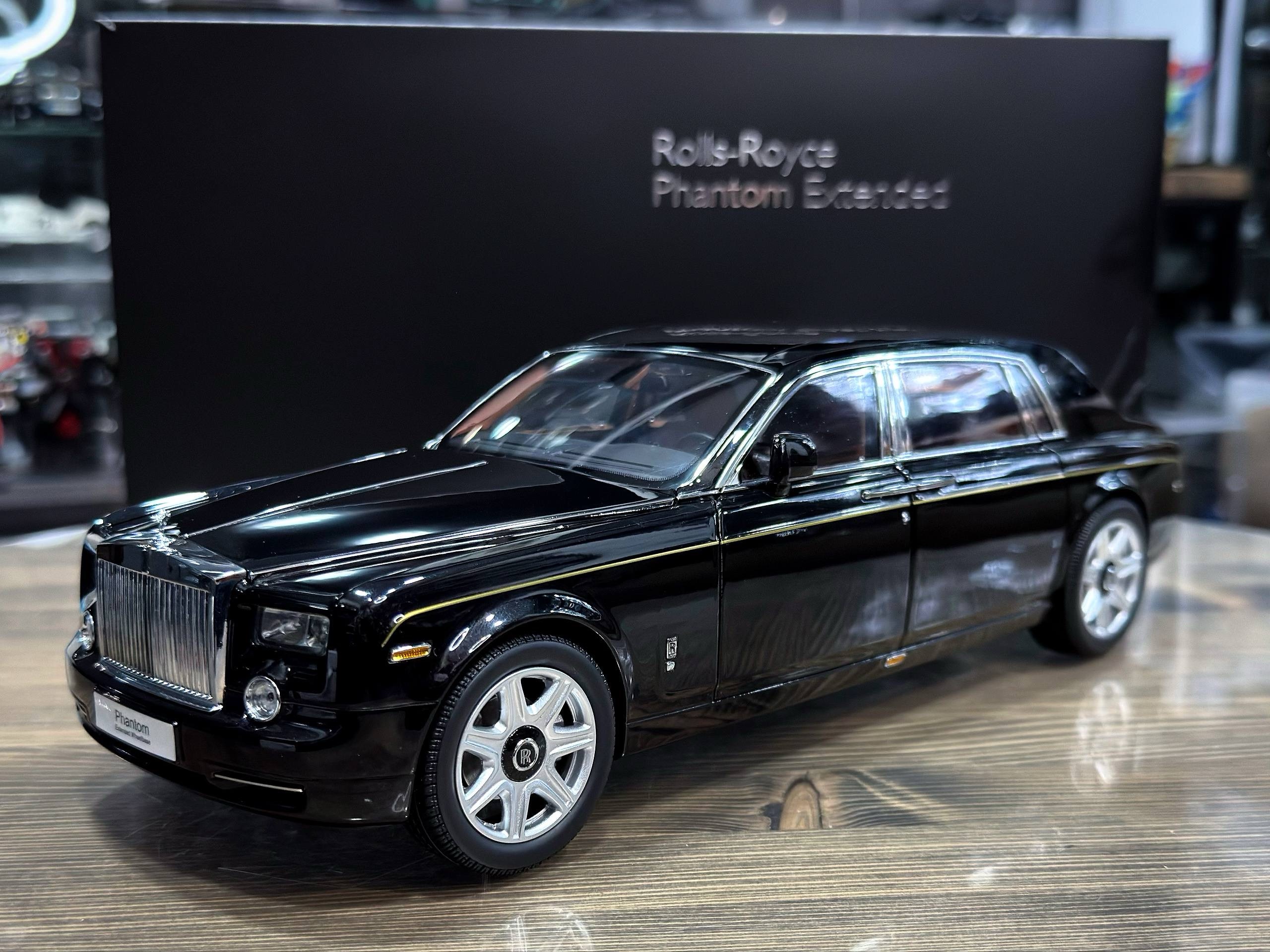 8841DBK2 Kyosho Rolls Royce Phantom Extended Diamond Black 1:18