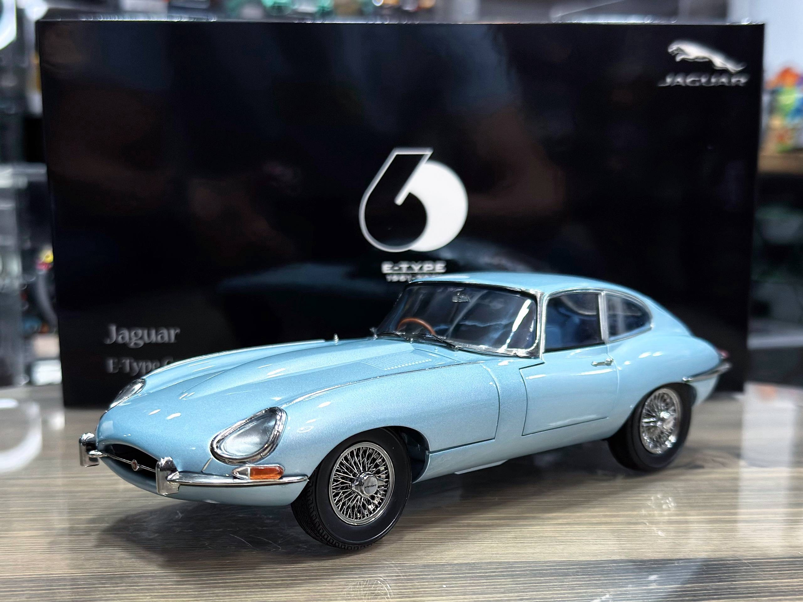 KYO08954 SBL Kyosho Jaguar E-Type Coupe Silver Blue 1:18