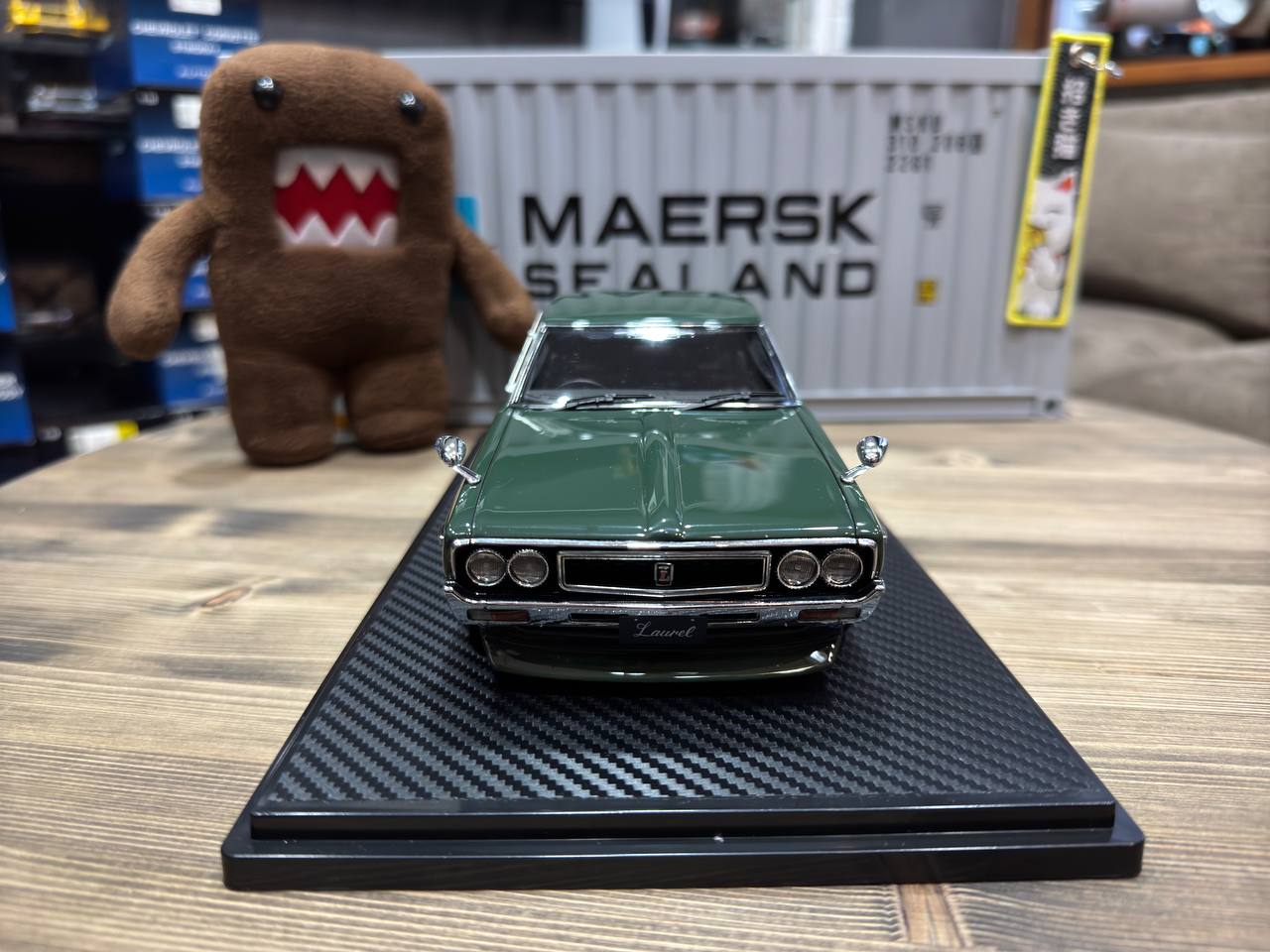 IG3037 Ignition Model Nissan C130 Laurel 2000SGX Green 1:18 — изображение 2