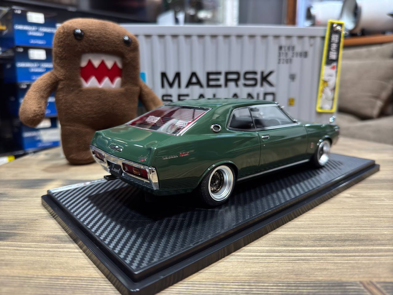 IG3037 Ignition Model Nissan C130 Laurel 2000SGX Green 1:18 — изображение 5