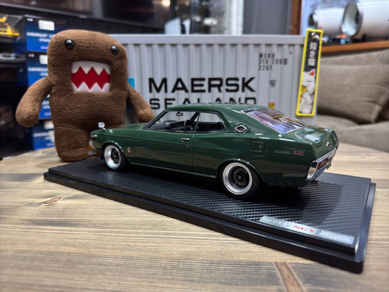 IG3037 Ignition Model Nissan C130 Laurel 2000SGX Green 1:18 — изображение 7