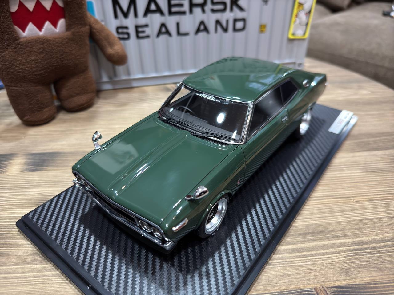 IG3037 Ignition Model Nissan C130 Laurel 2000SGX Green 1:18 — изображение 9