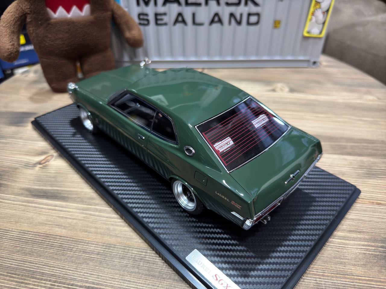 IG3037 Ignition Model Nissan C130 Laurel 2000SGX Green 1:18 — изображение 10