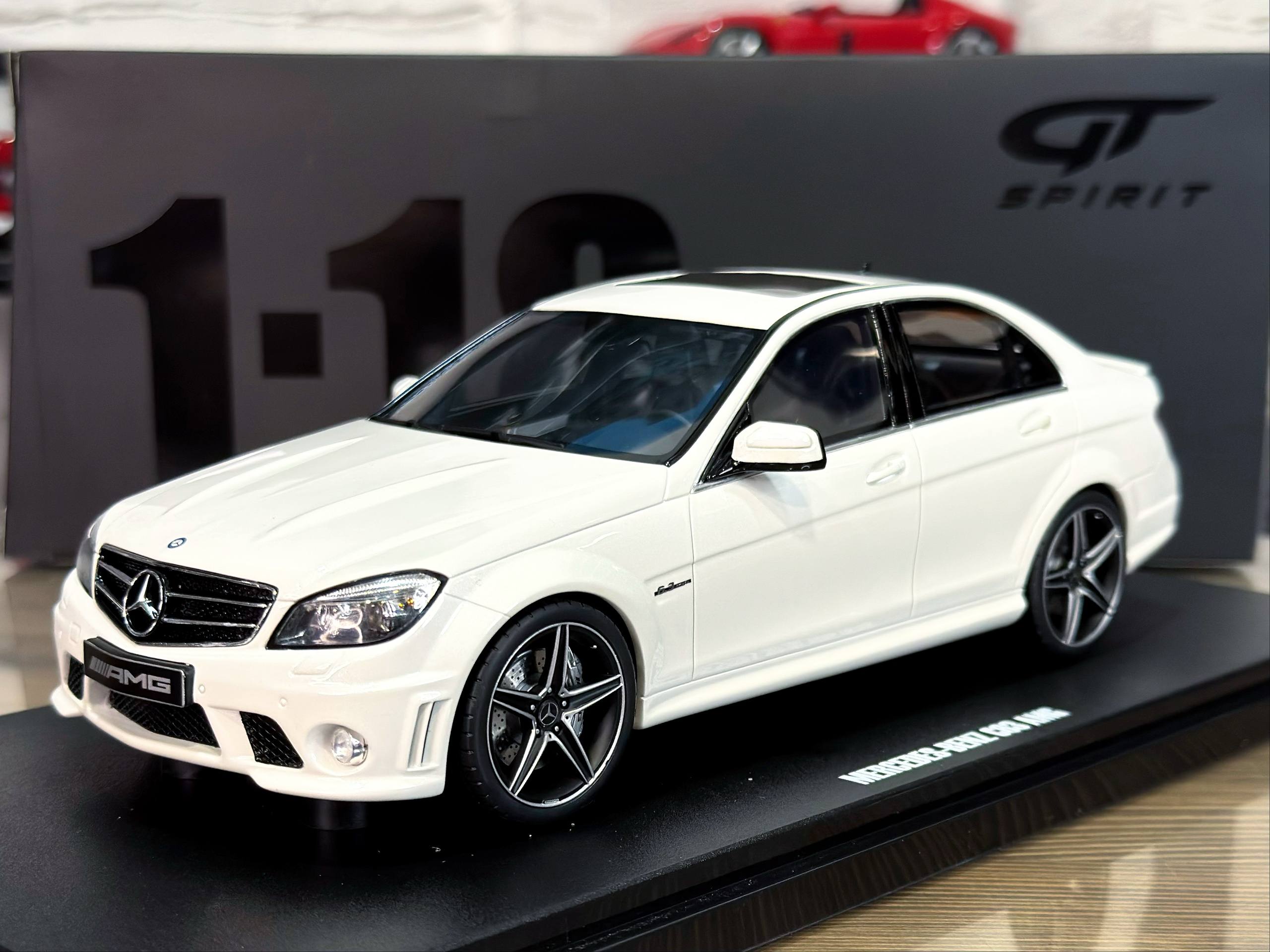 GT928 GT Spirit Mercedes-Benz C63 AMG Diamond White 2007 1:18