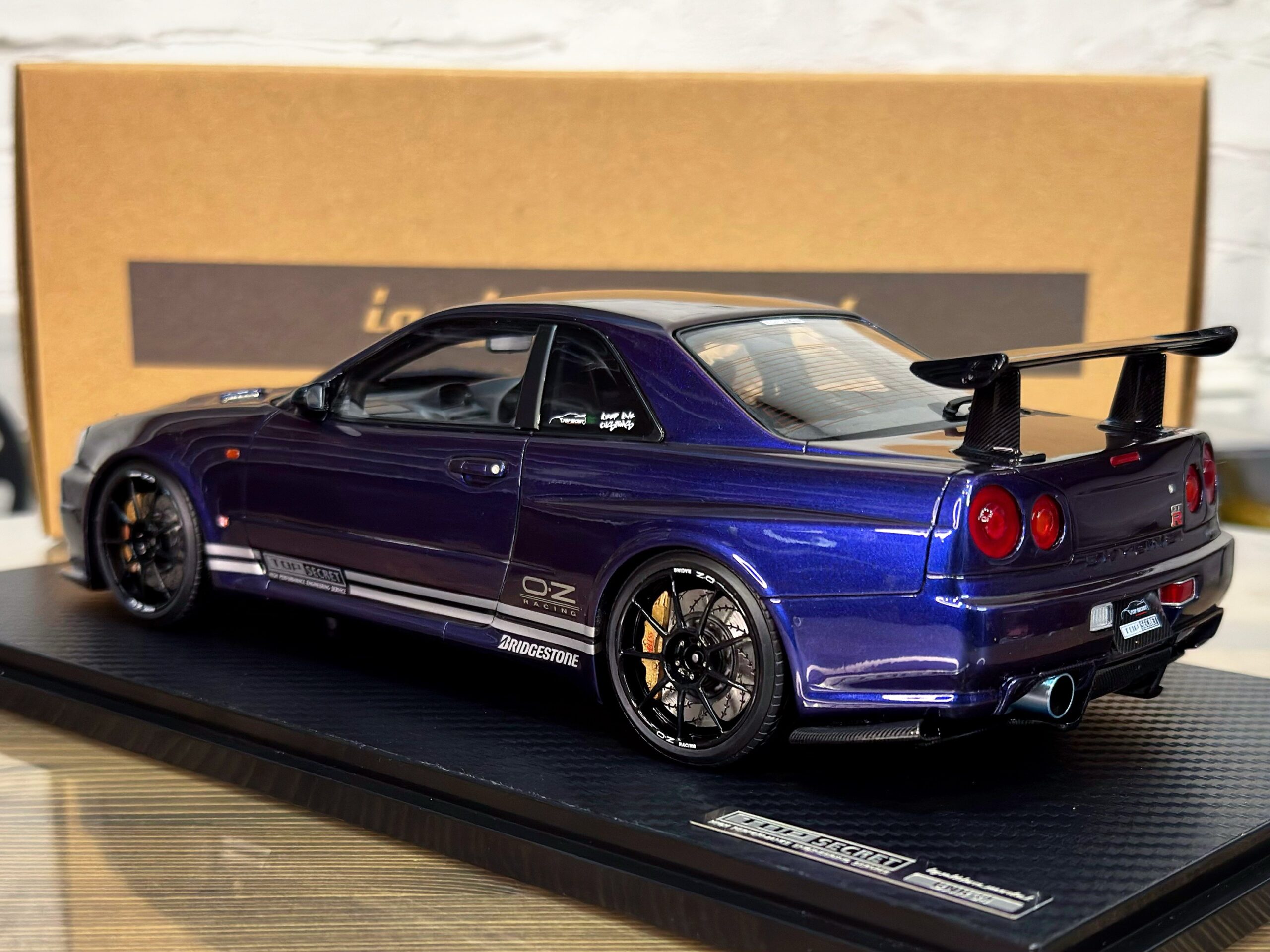 IG3850 Ignition Model TOP SECRET Nissan Skyline 34GT-R (BNR34) Purple Metallic 1:18 — изображение 7