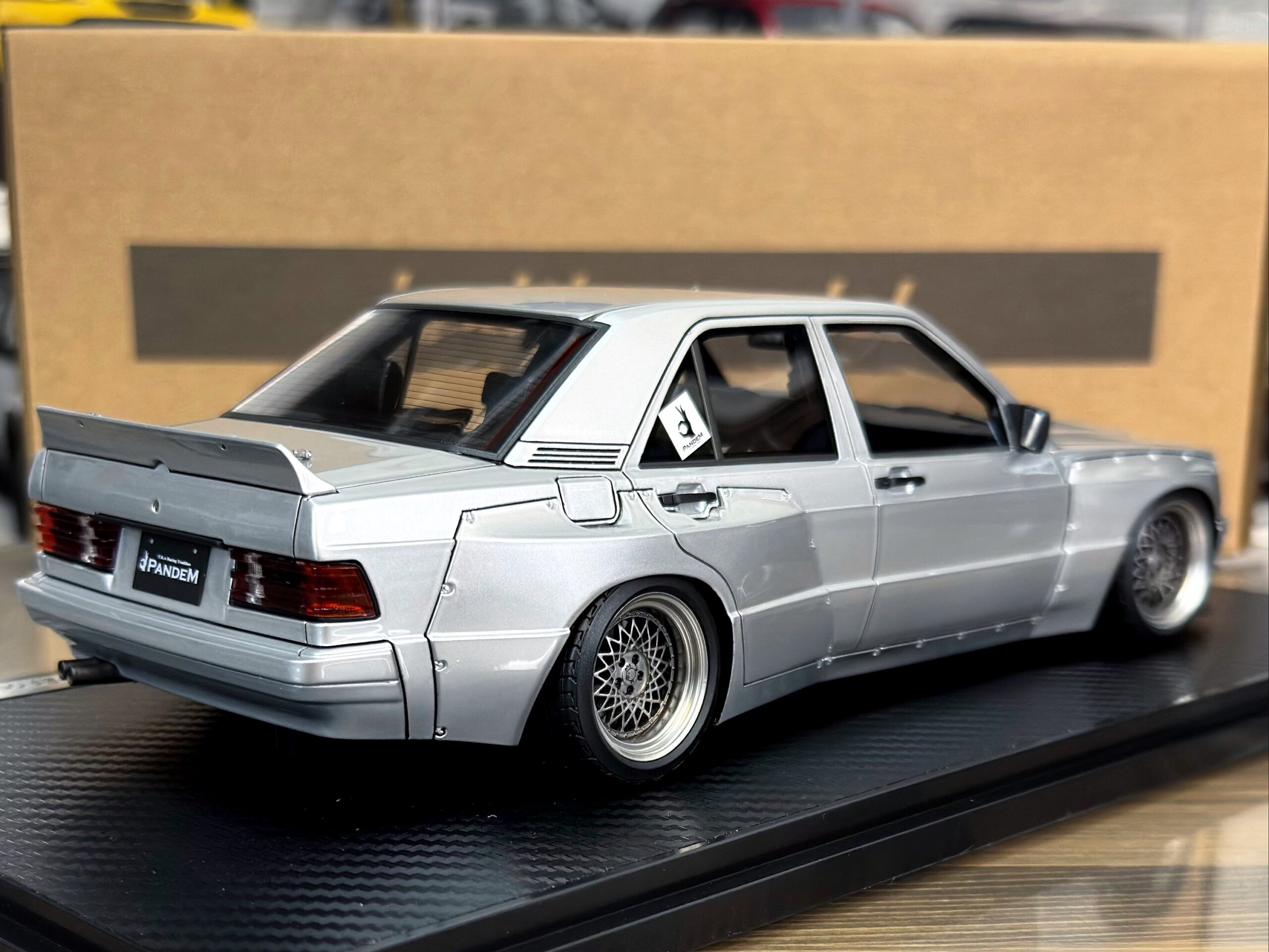 IG3768 Ignition Model PANDEM Mercedes Benz 190 Silver 1:18 — изображение 5