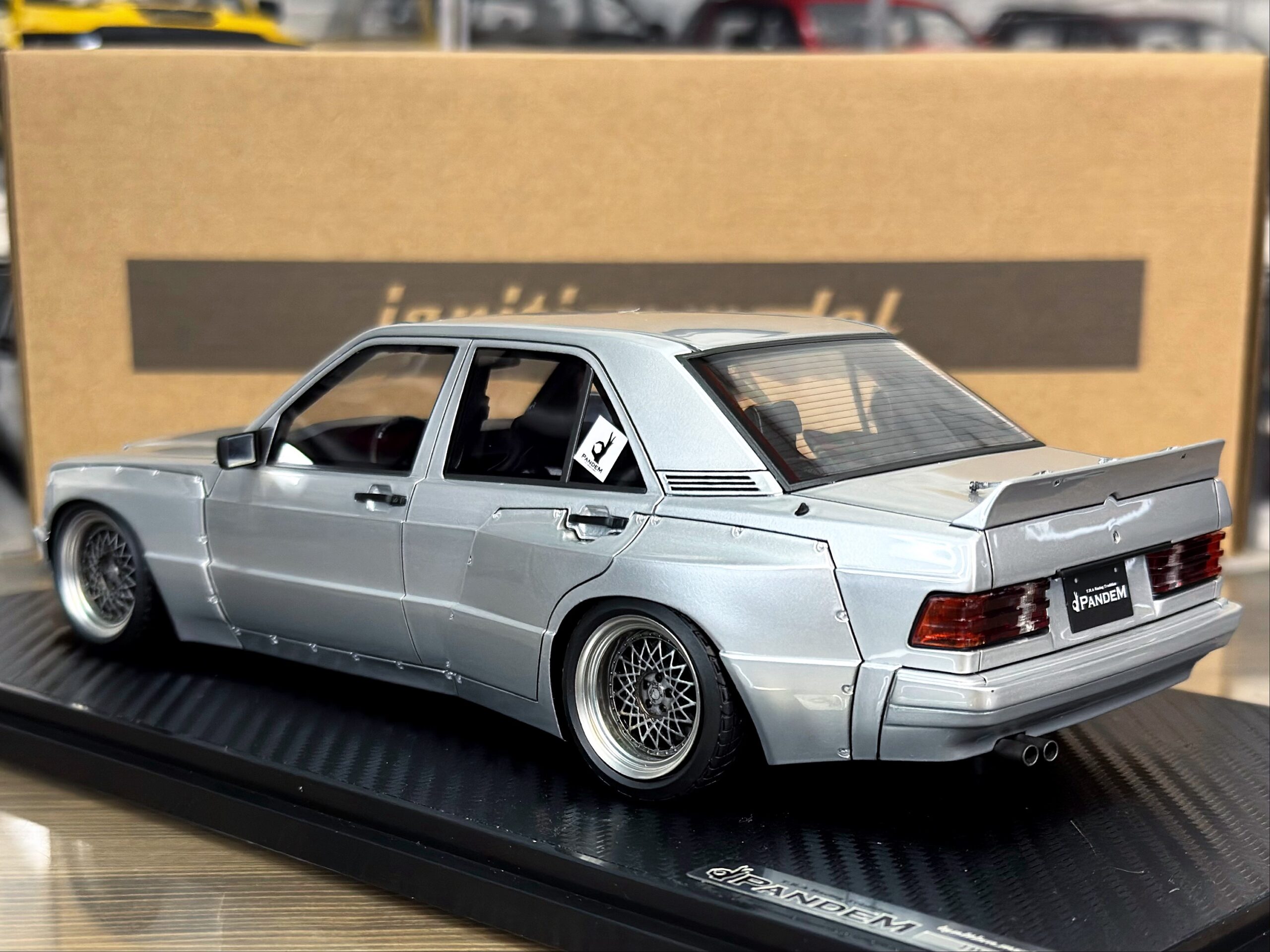 IG3768 Ignition Model PANDEM Mercedes Benz 190 Silver 1:18 — изображение 7