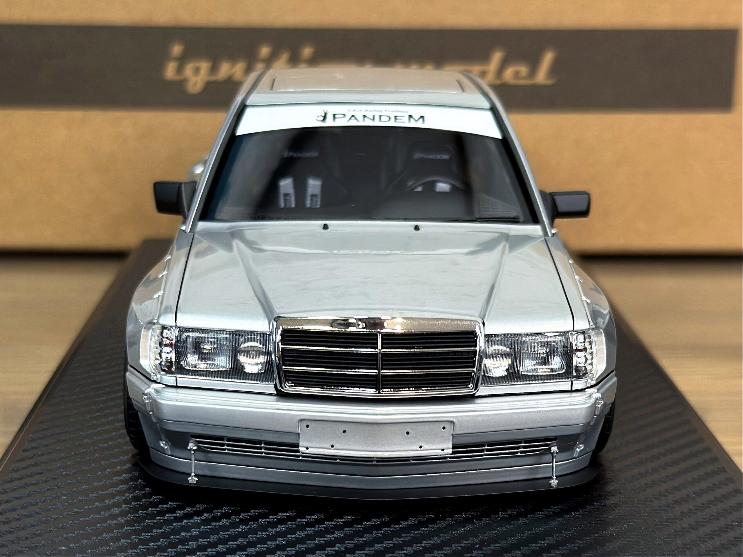 IG3768 Ignition Model PANDEM Mercedes Benz 190 Silver 1:18 — изображение 2