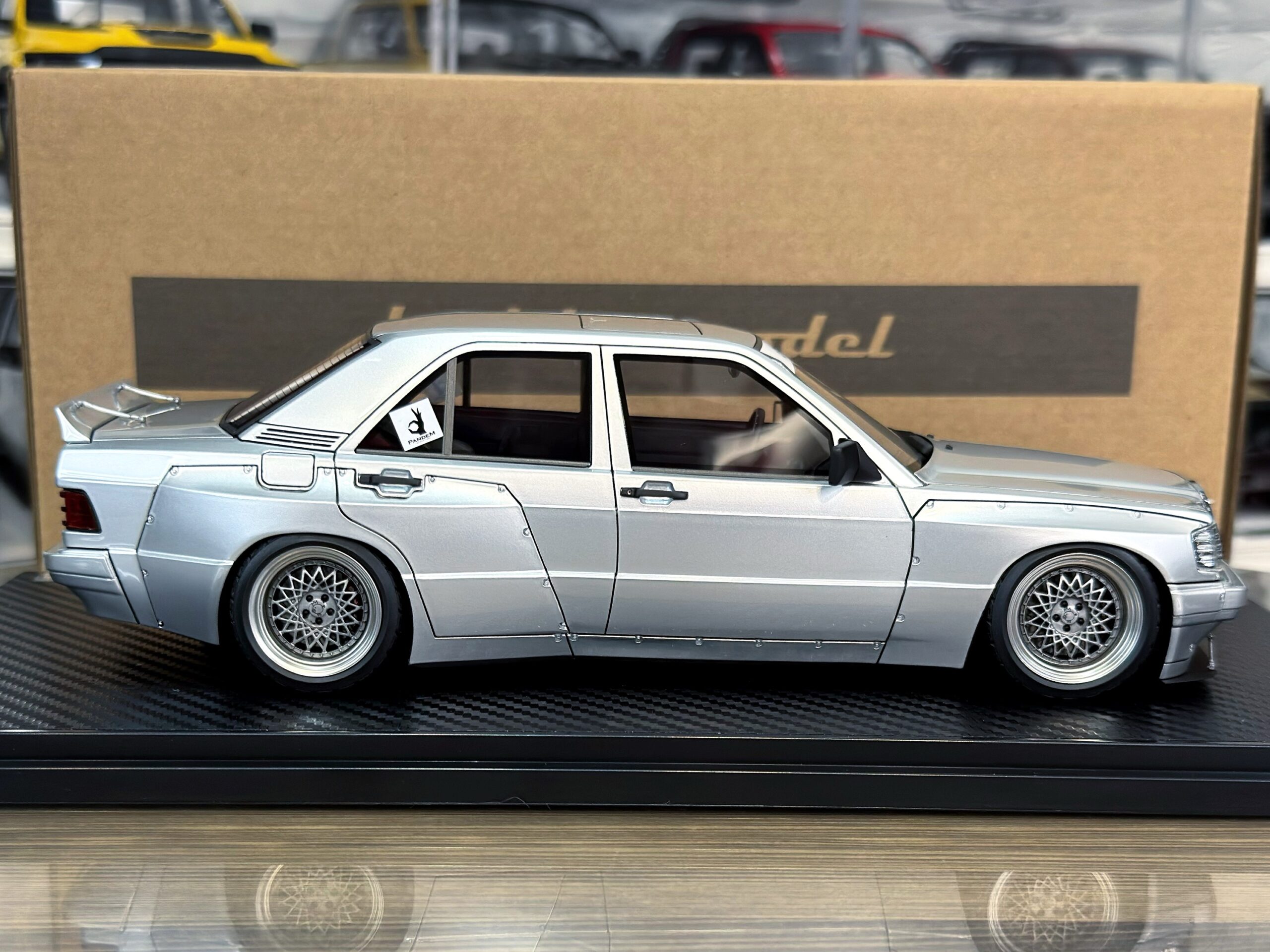 IG3768 Ignition Model PANDEM Mercedes Benz 190 Silver 1:18 — изображение 4