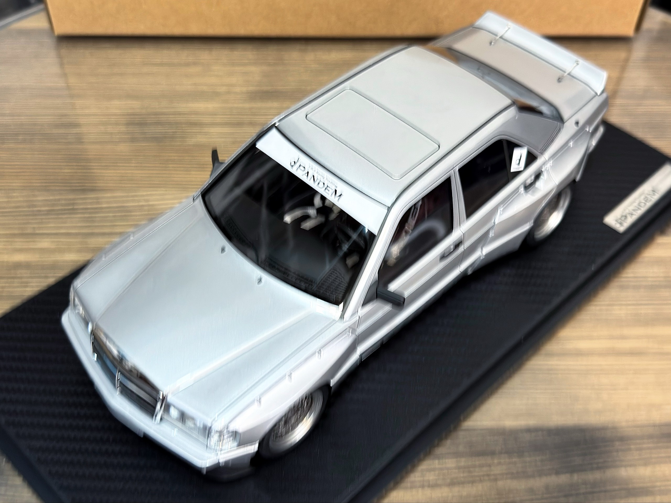 IG3768 Ignition Model PANDEM Mercedes Benz 190 Silver 1:18 — изображение 9