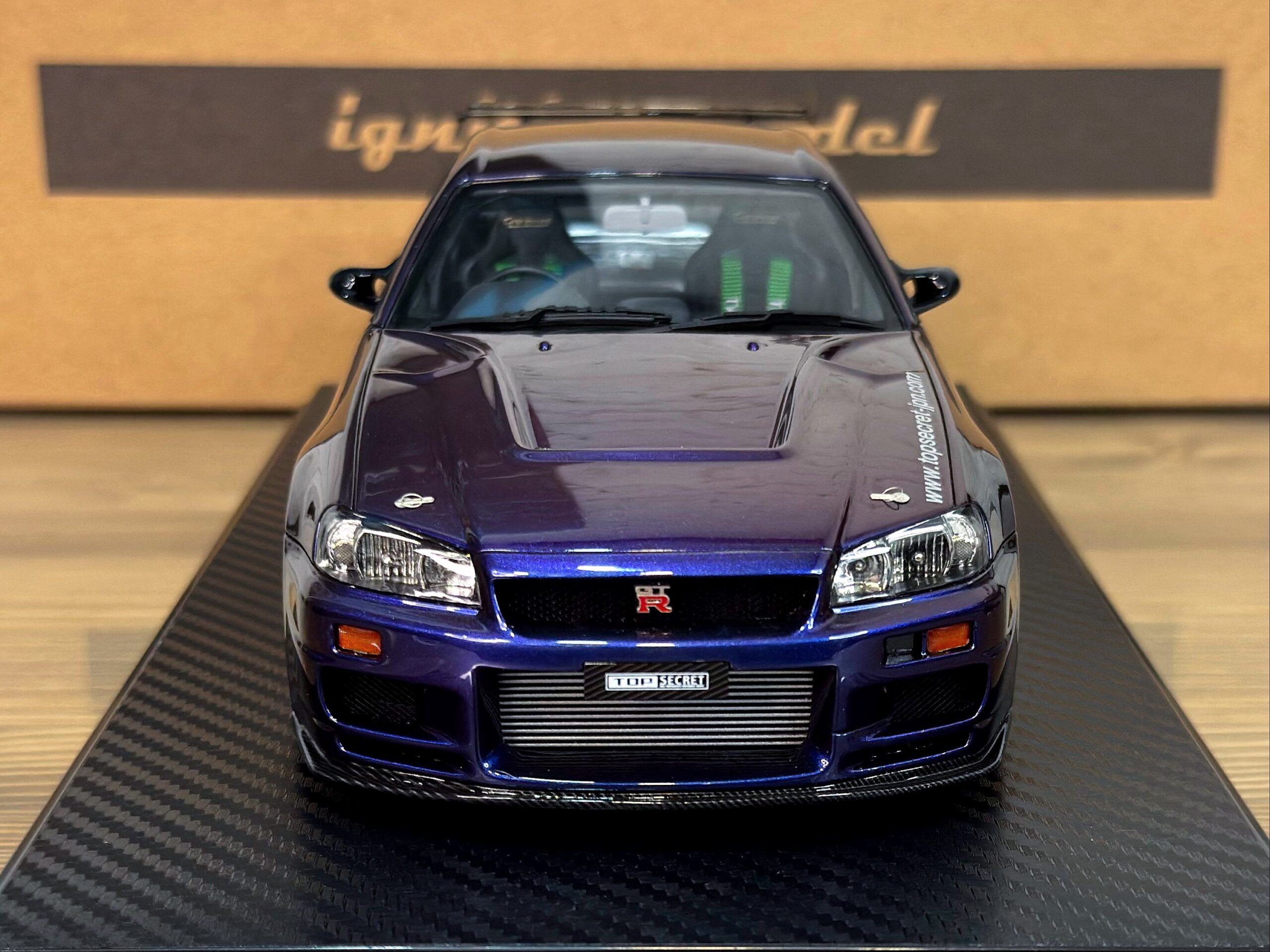 IG3850 Ignition Model TOP SECRET Nissan Skyline 34GT-R (BNR34) Purple Metallic 1:18 — изображение 2