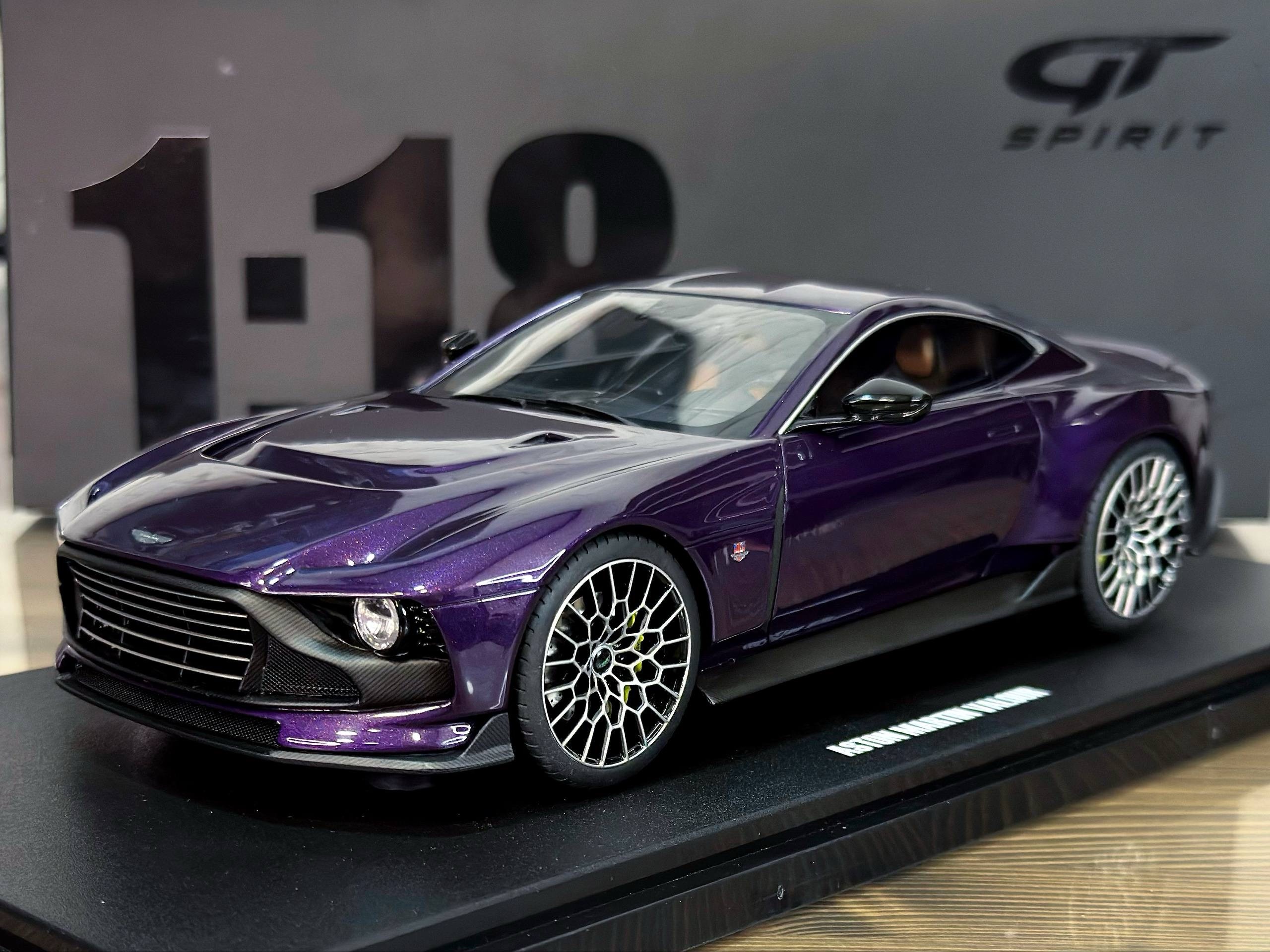 GT944 GT Spirit Aston Martin Valour 2023 Storm Purple 1:18