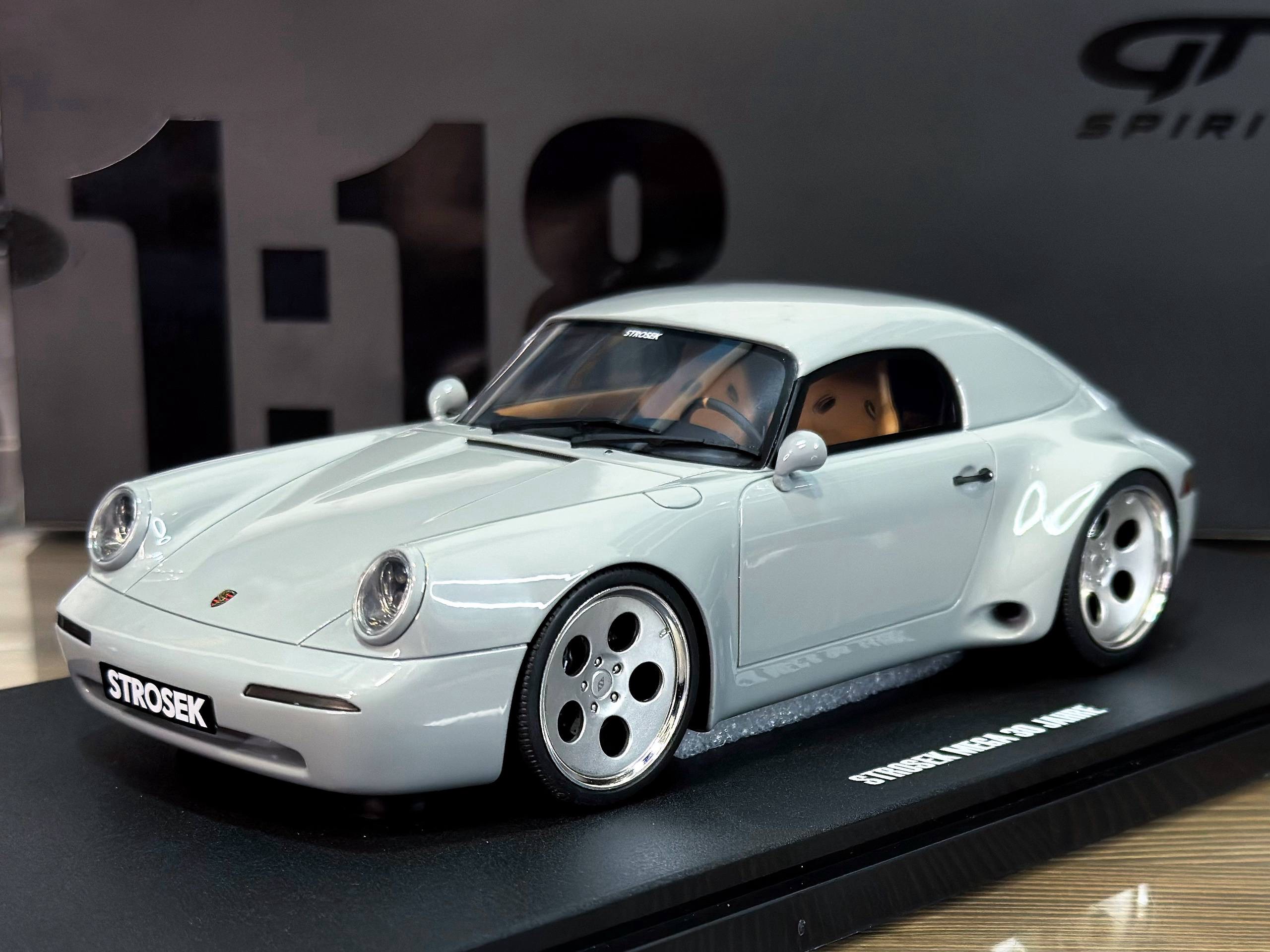 GT924 GT Spirit Porsche 911 Speedster Sport Mega 30 Strosek 2023 Grey 1:18