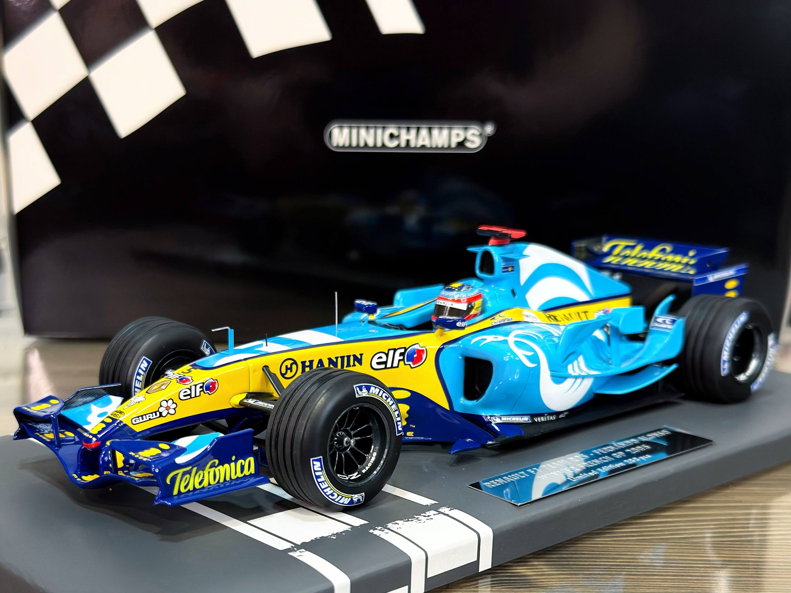 117051005 Minichamps Renault F1 Team R25 Fednando Alonso Winner French GP 2005 1:18