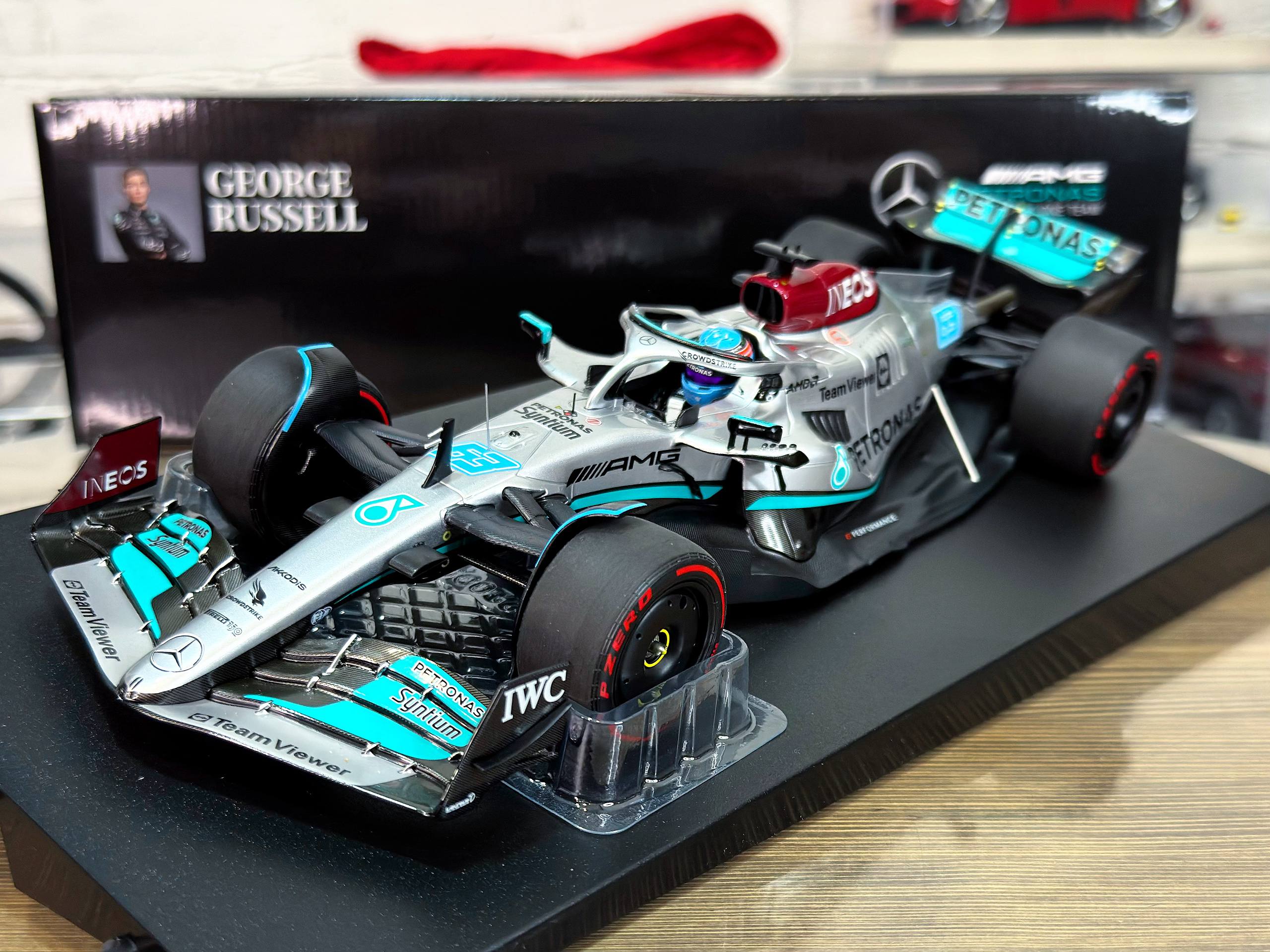 110222163 Minichamps Mercedes AMG Petronas Formula One Team F1 W13 E Performance G Russel 1st Win Brazilian GP 2022 1:18