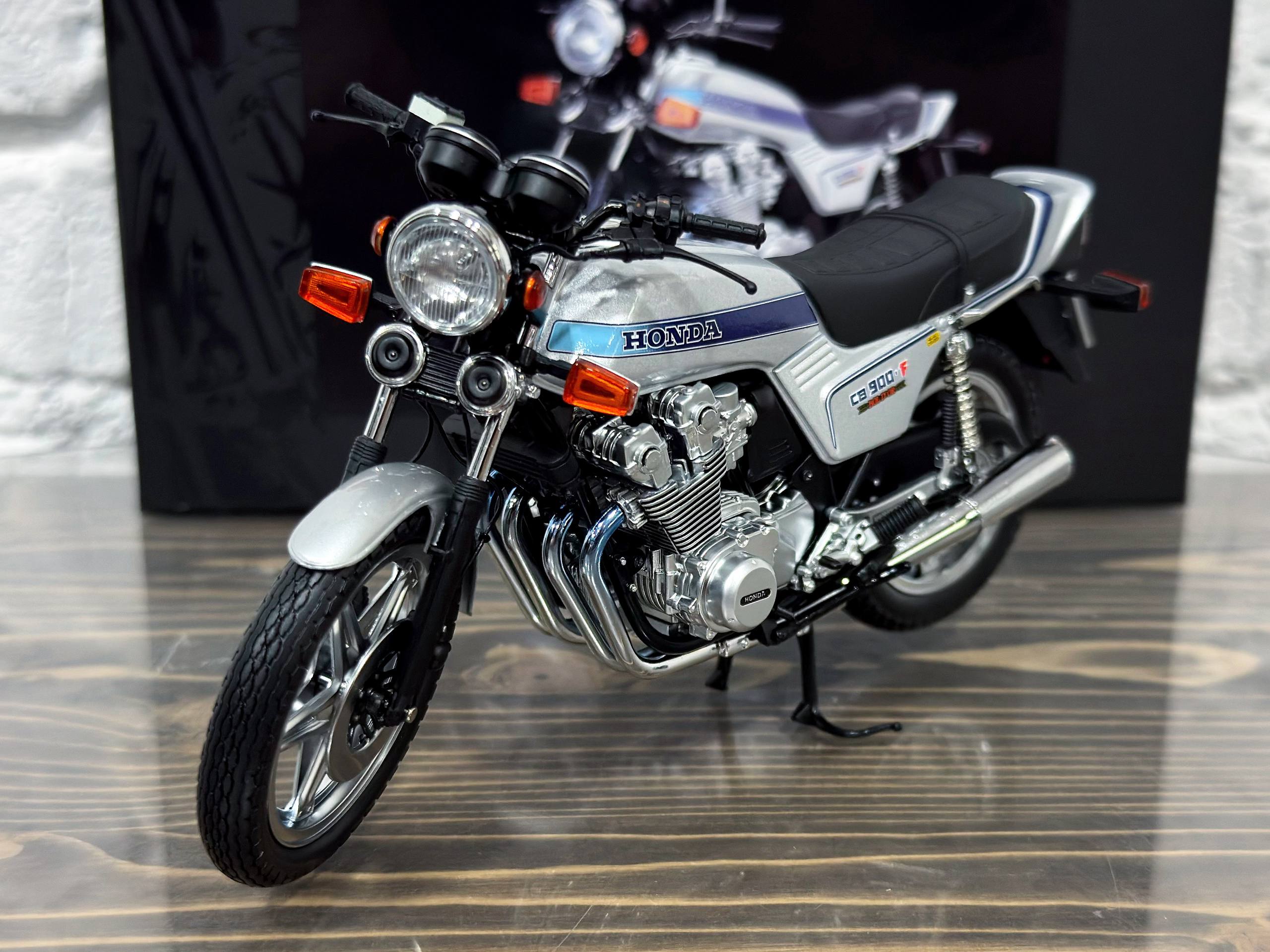 122161904 Minichamps Honda CB 900 F BOL D’OR 1978 Silver 1:12