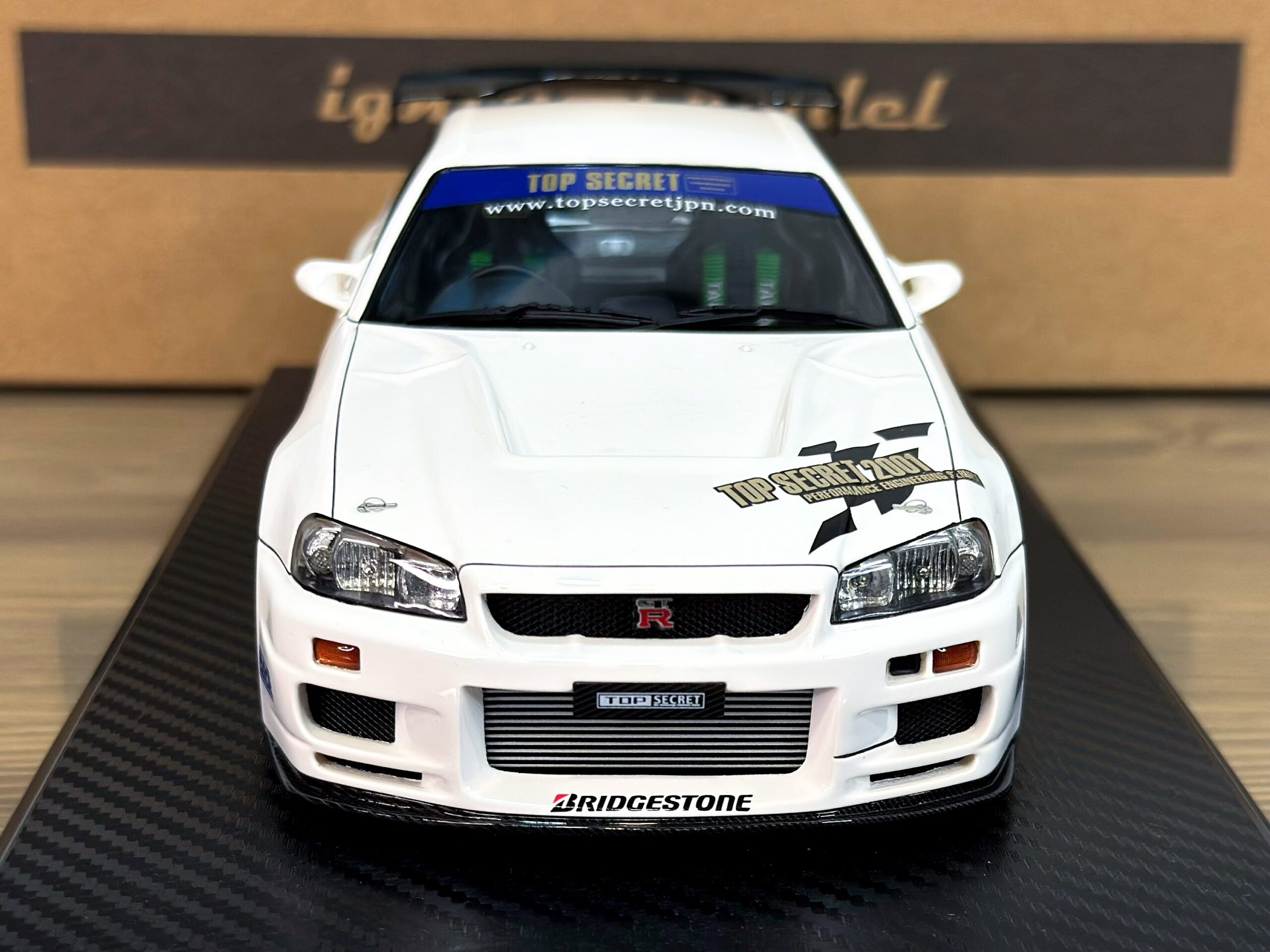 IG3849 Ignition Model TOP SECRET Nissan Skyline 34GT-R (BNR34) White 1:18 — изображение 2