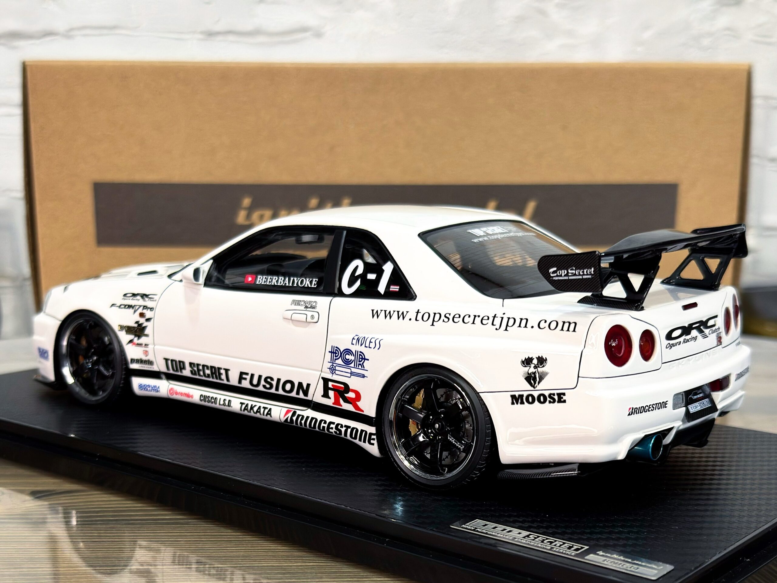 IG3849 Ignition Model TOP SECRET Nissan Skyline 34GT-R (BNR34) White 1:18 — изображение 7
