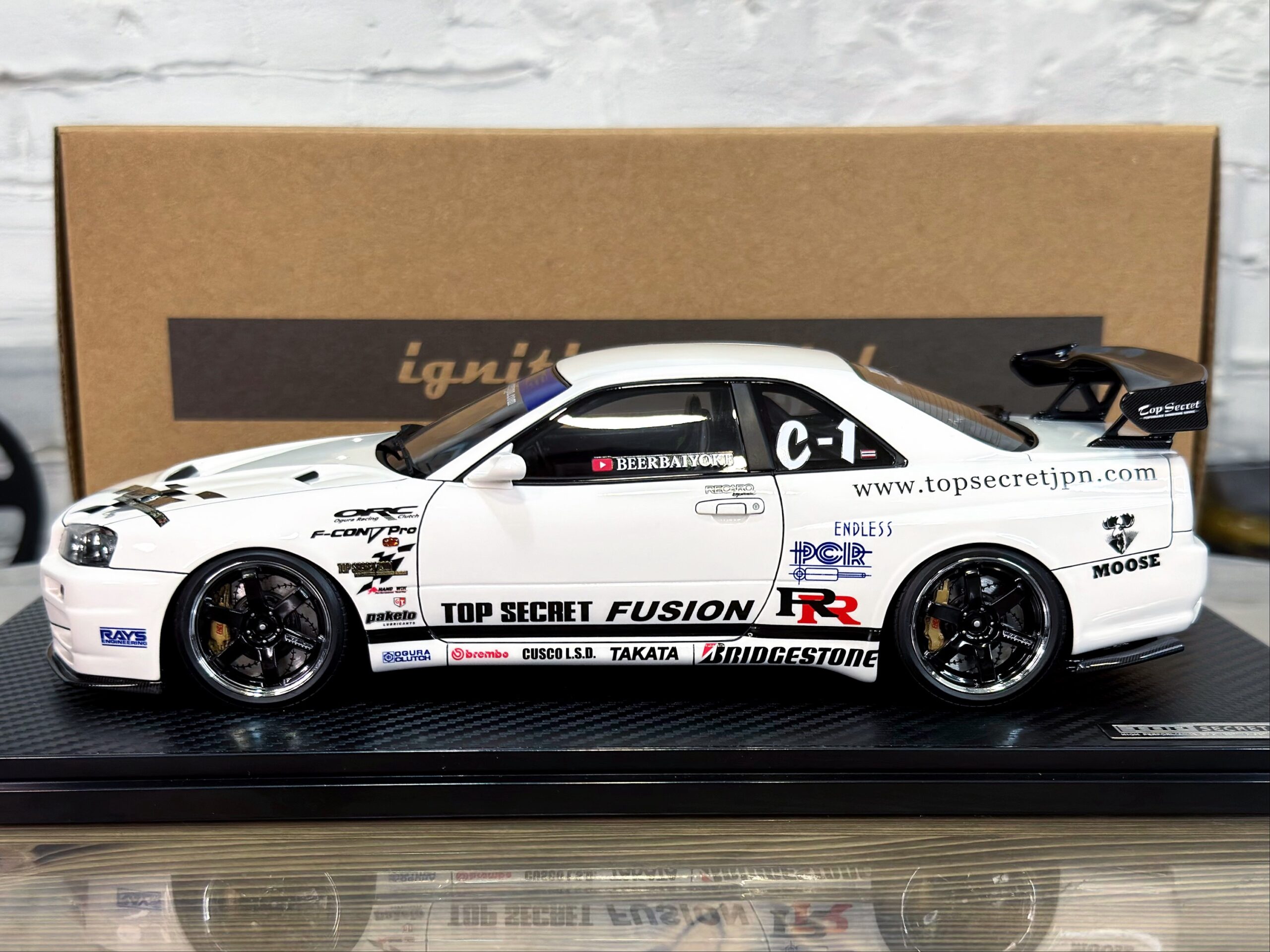 IG3849 Ignition Model TOP SECRET Nissan Skyline 34GT-R (BNR34) White 1:18 — изображение 8