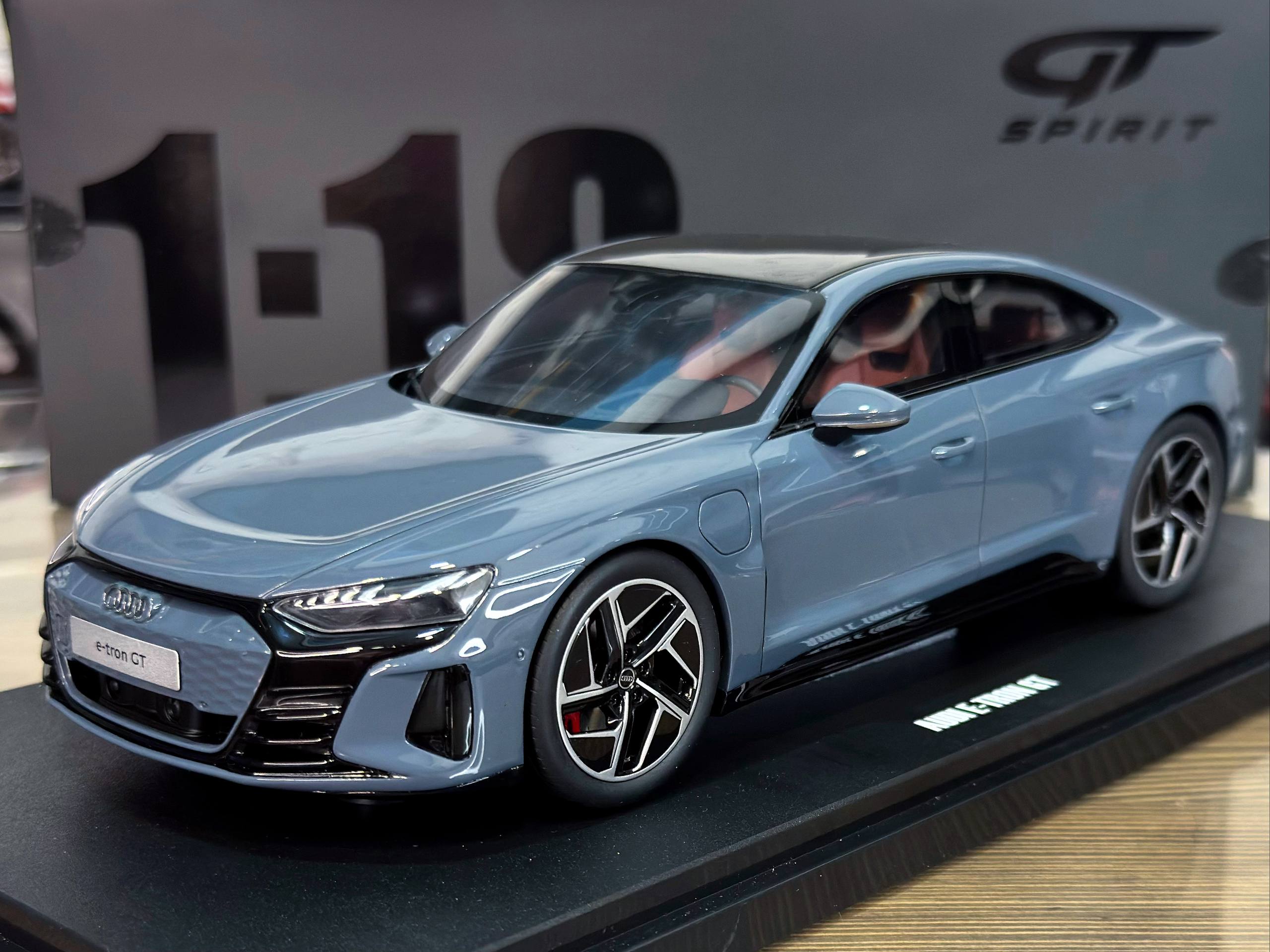 GT393 GT Spirit Audi E-Tron GT Kemora Grey 2021 1:18