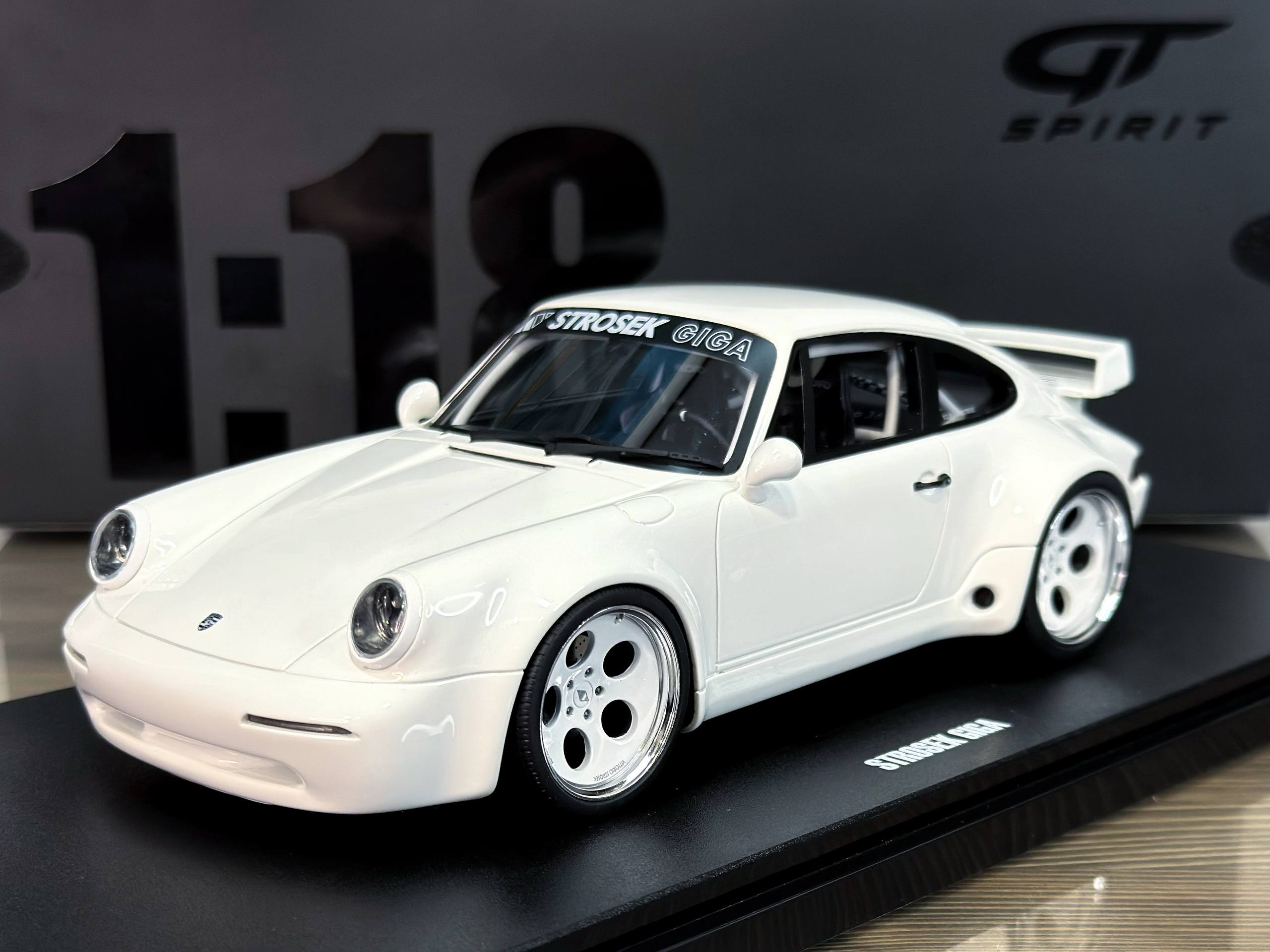 GT525 GT Spirit Porsche Strosek Giga White 2024 1:18
