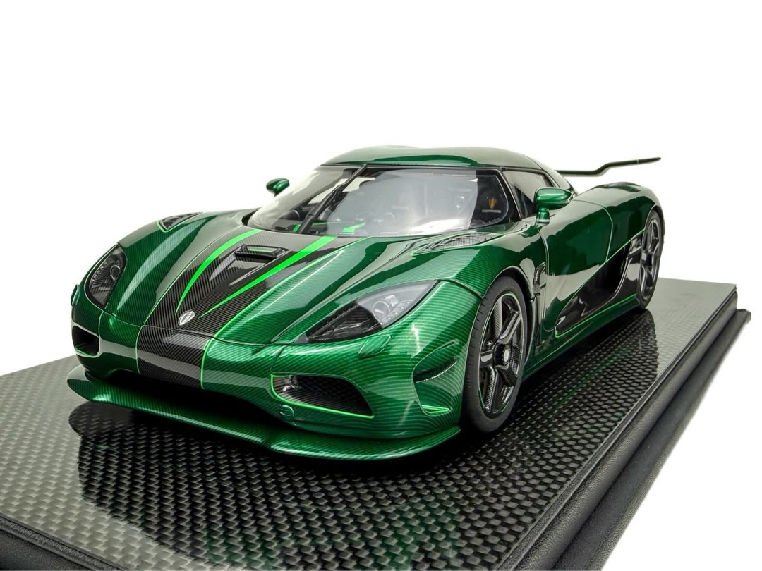 F202-30 FrontiArt Koenigsegg Agera S Green Carbon Edition 1:18
