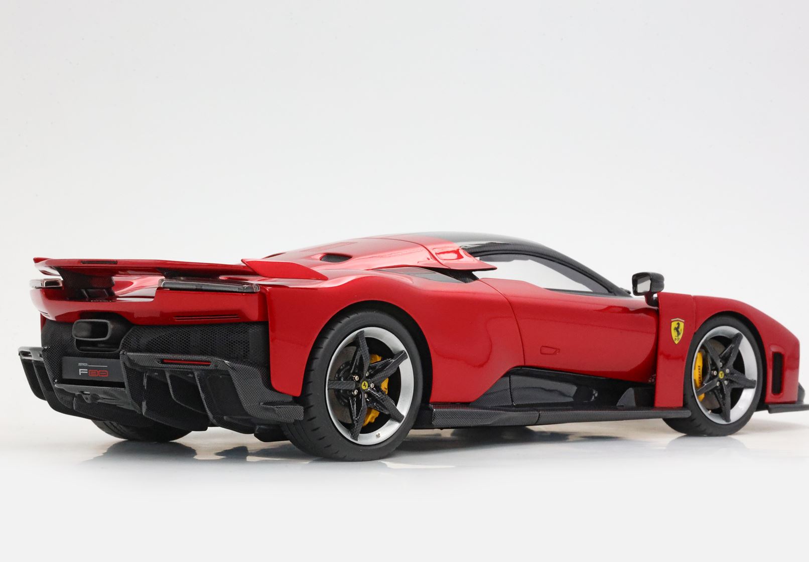P18253H BBR Models Ferrari F80 Carbon Optional Rosso Supercar Bicolor Wheels Silver And Carbon 1:18 — изображение 4