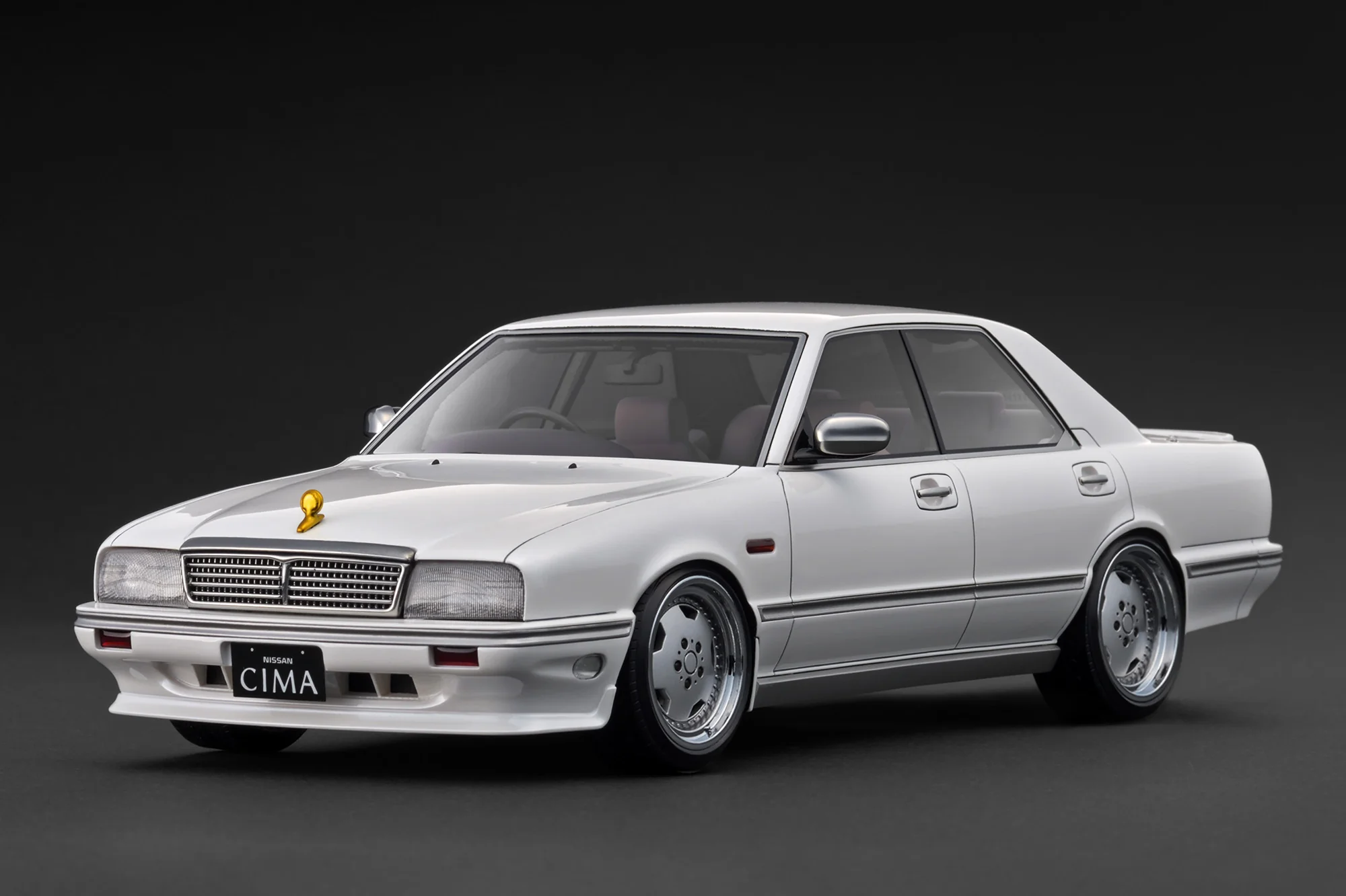 IG3903 Ignition Model Nissan Cedric Cima (Y31) Pearl White 1:18