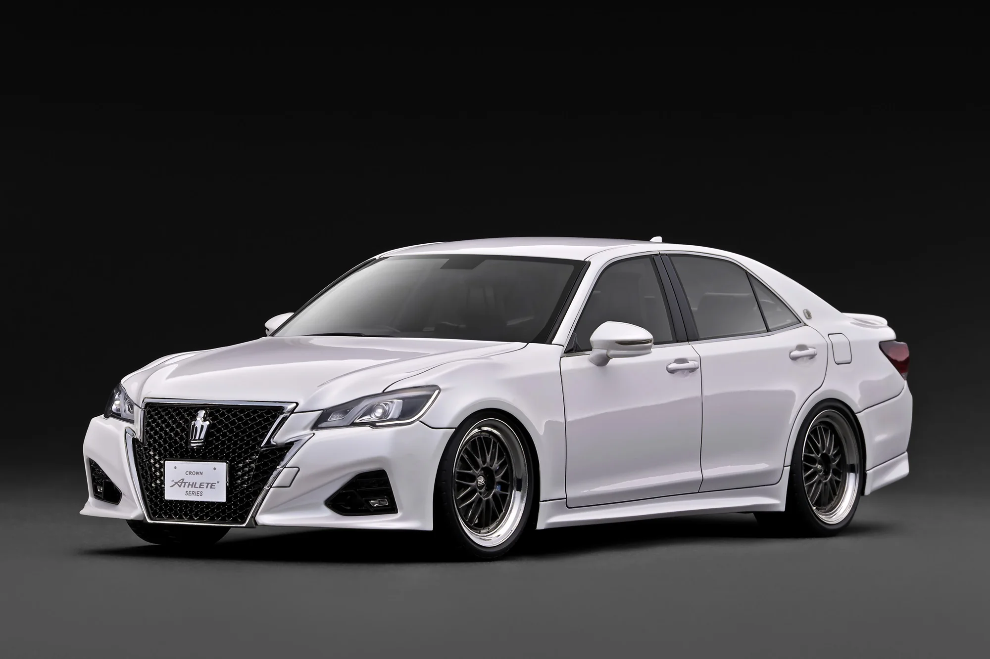 IG3913 Ignition Model Toyota Crown Athlete S (GRS214) Pearl White 1:18