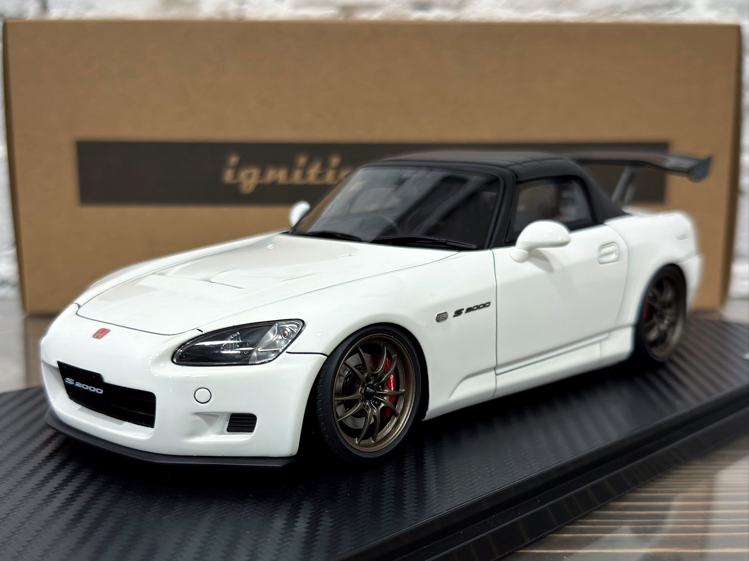 IG3917 Ignition Model Honda S2000 (AP1) White 1:18