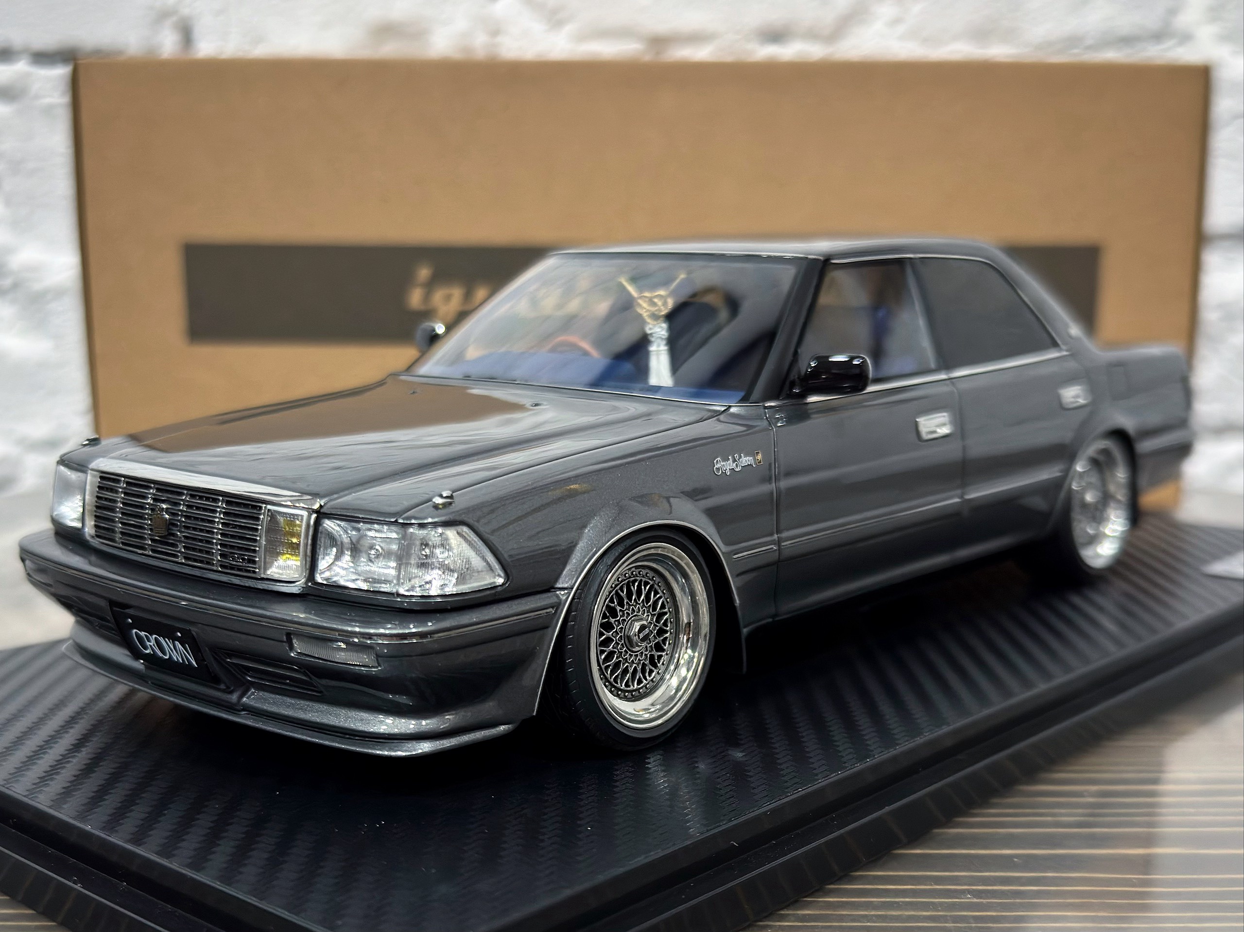 IG3738 Ignition Model Toyota Crown Royal Saloon G (130) Gray Metallic 1:18
