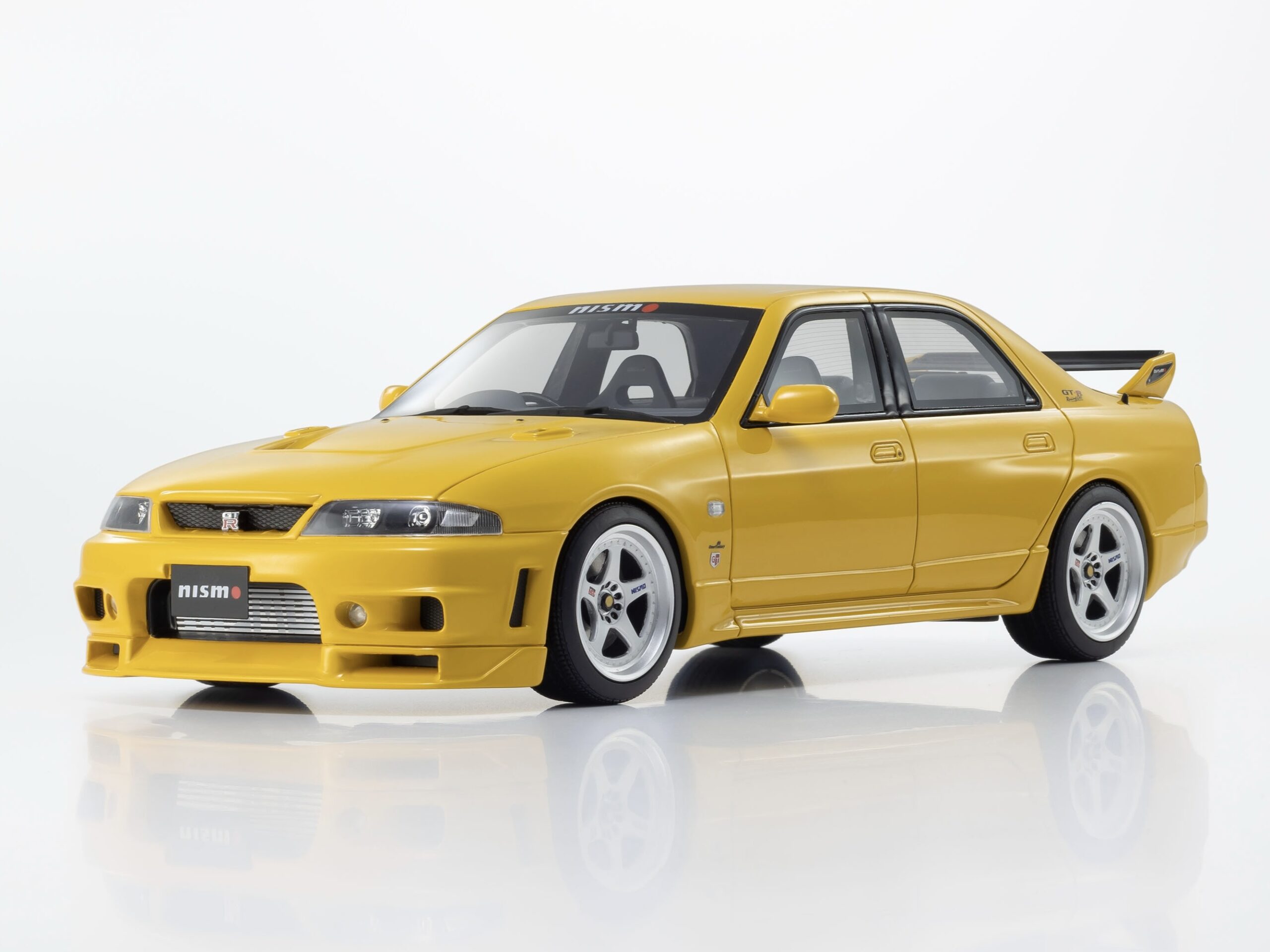 KSR18071Y Kyosho Nissan Skyline GT-R Autech Ver. Tuned by NISMO Yellow 1:18