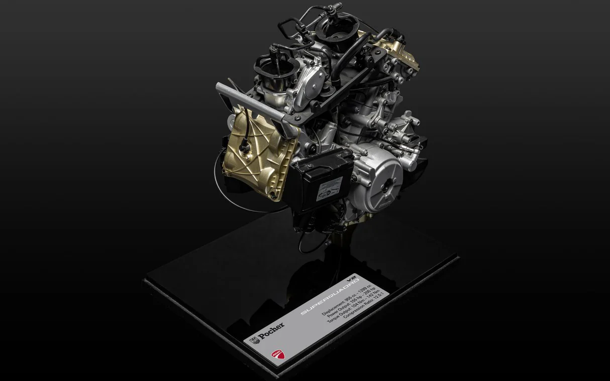 HKM124 Pocher Ducati Superquadro V2 Engine Kit 1:4