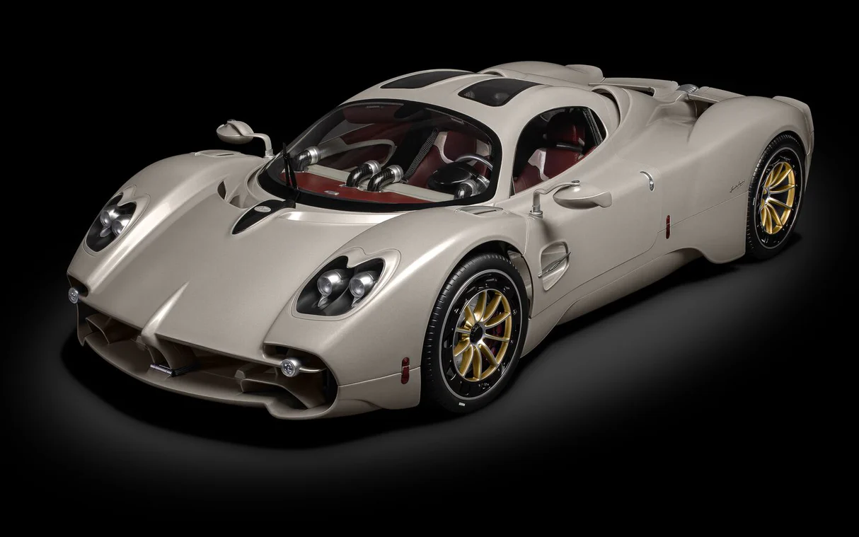 HK120 Pocher Pagani Utopia Coupe Rinascimento Lucido Kit 1:8