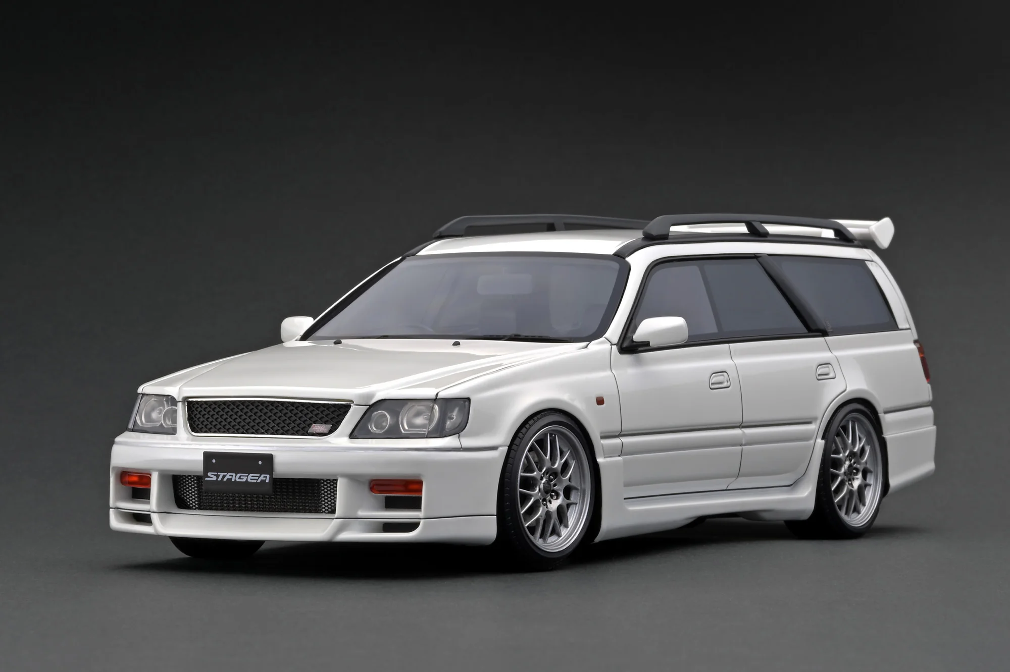 IG2885 Ignition Model Nissan Stagea 260RS (WGNC34) Pearl White 1:18