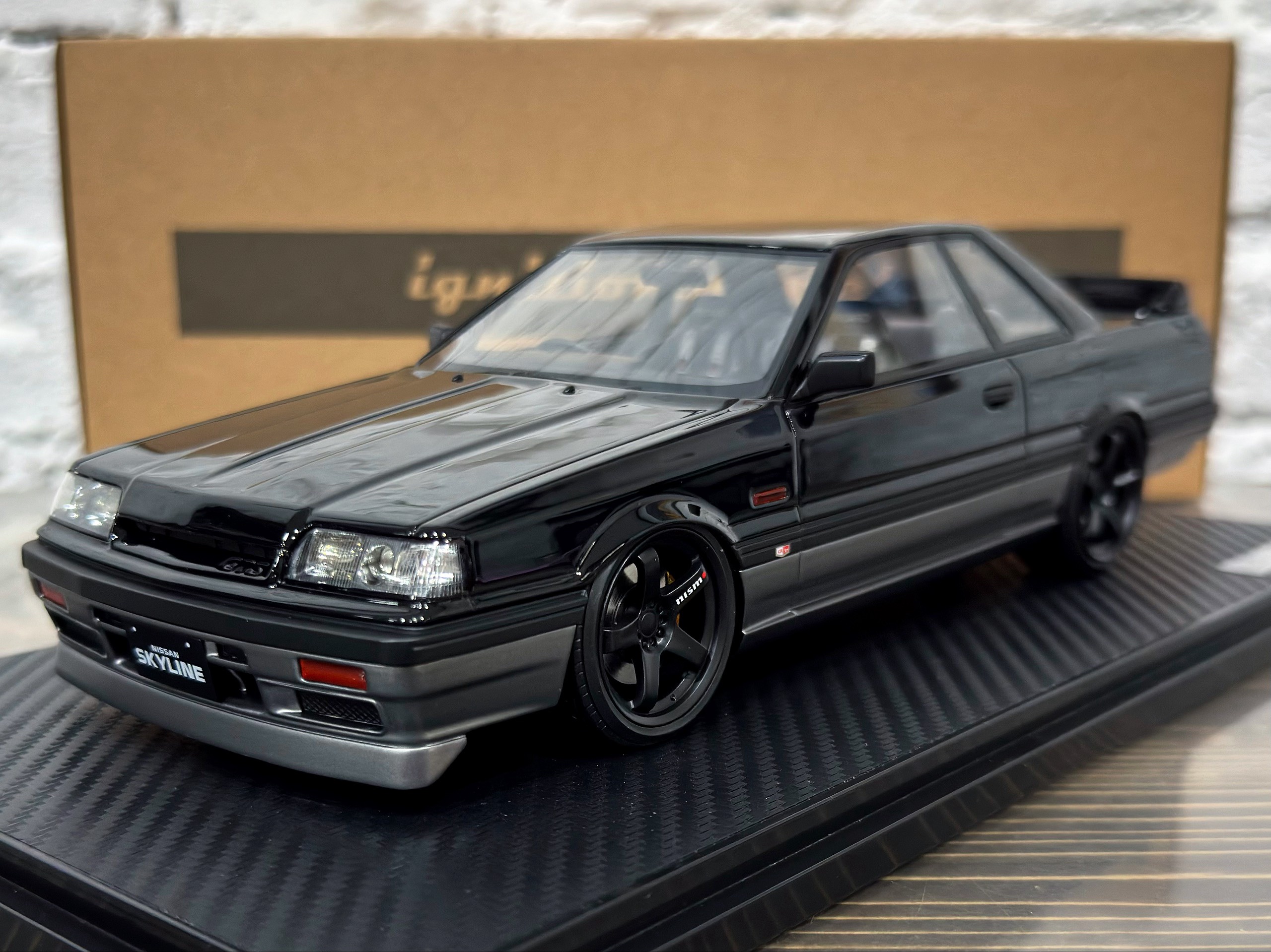 IG4010 Ignition Model Nissan Skyline GTS-R (R31) Black/Silver 1:18