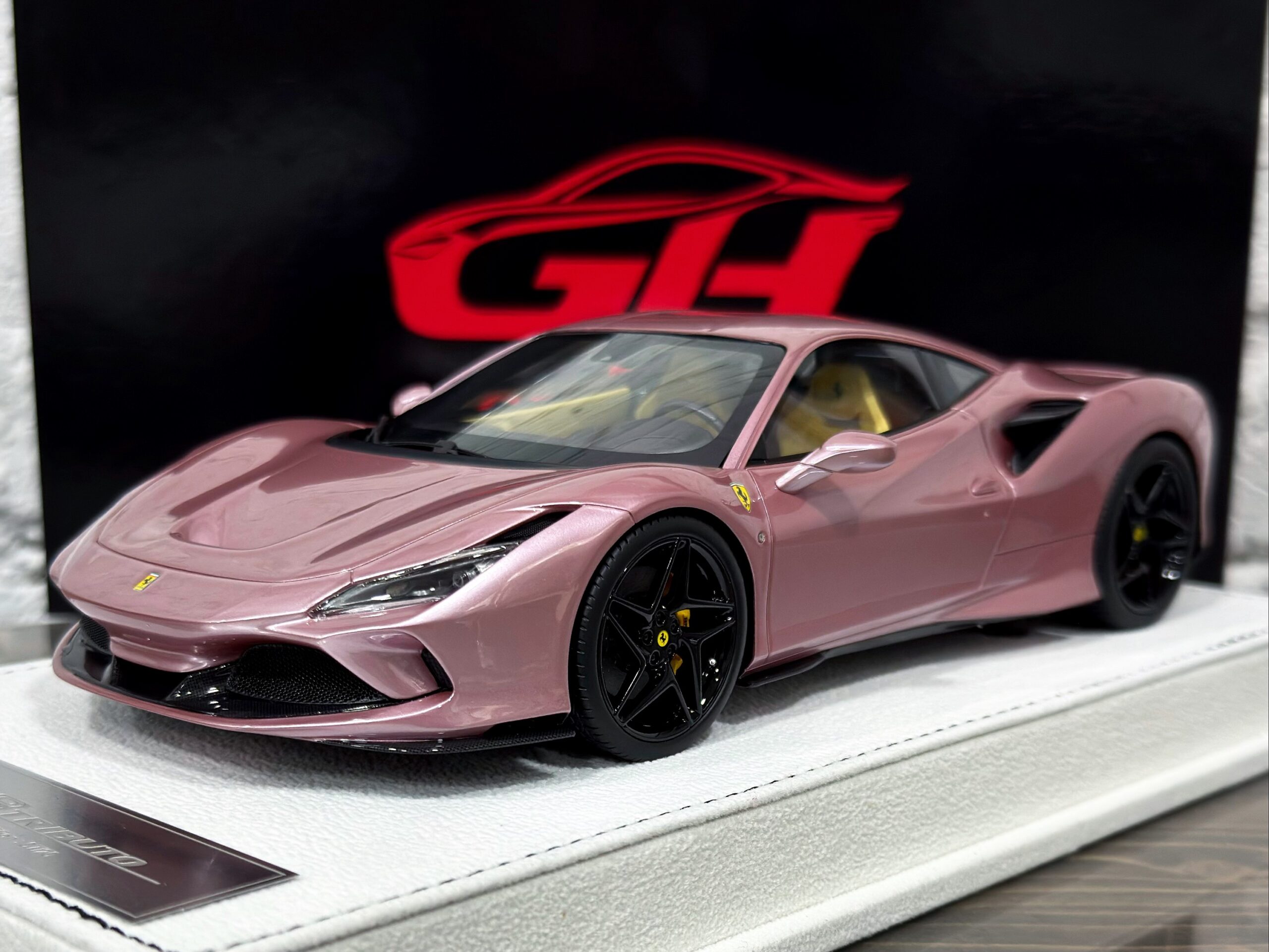 GH Model Ferrari F8 Tributo Pink 1:18