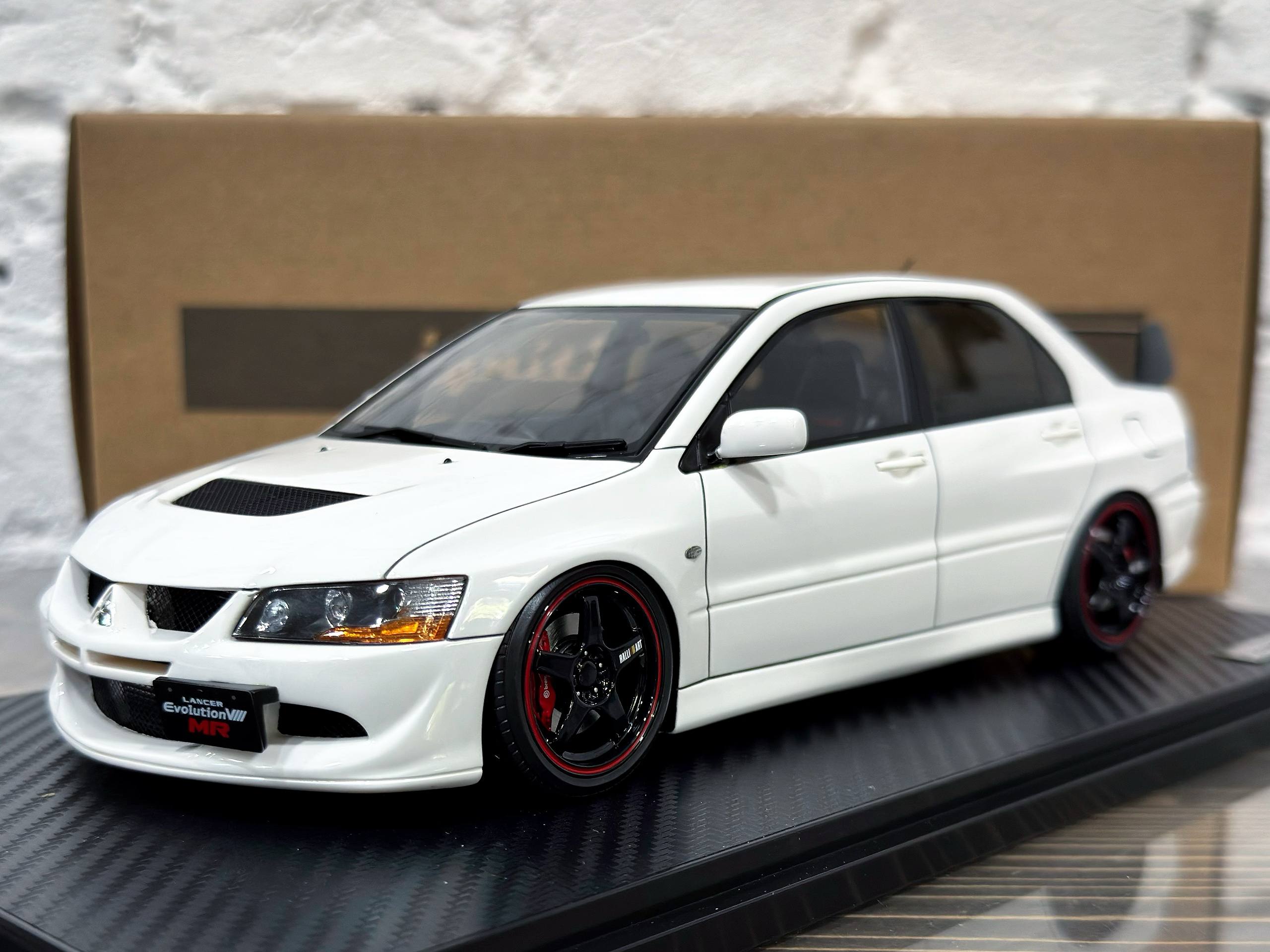 IG3836 Ignition Model Mitsubishi Lancer Evolution VIII MR (CT9A) White 1:18