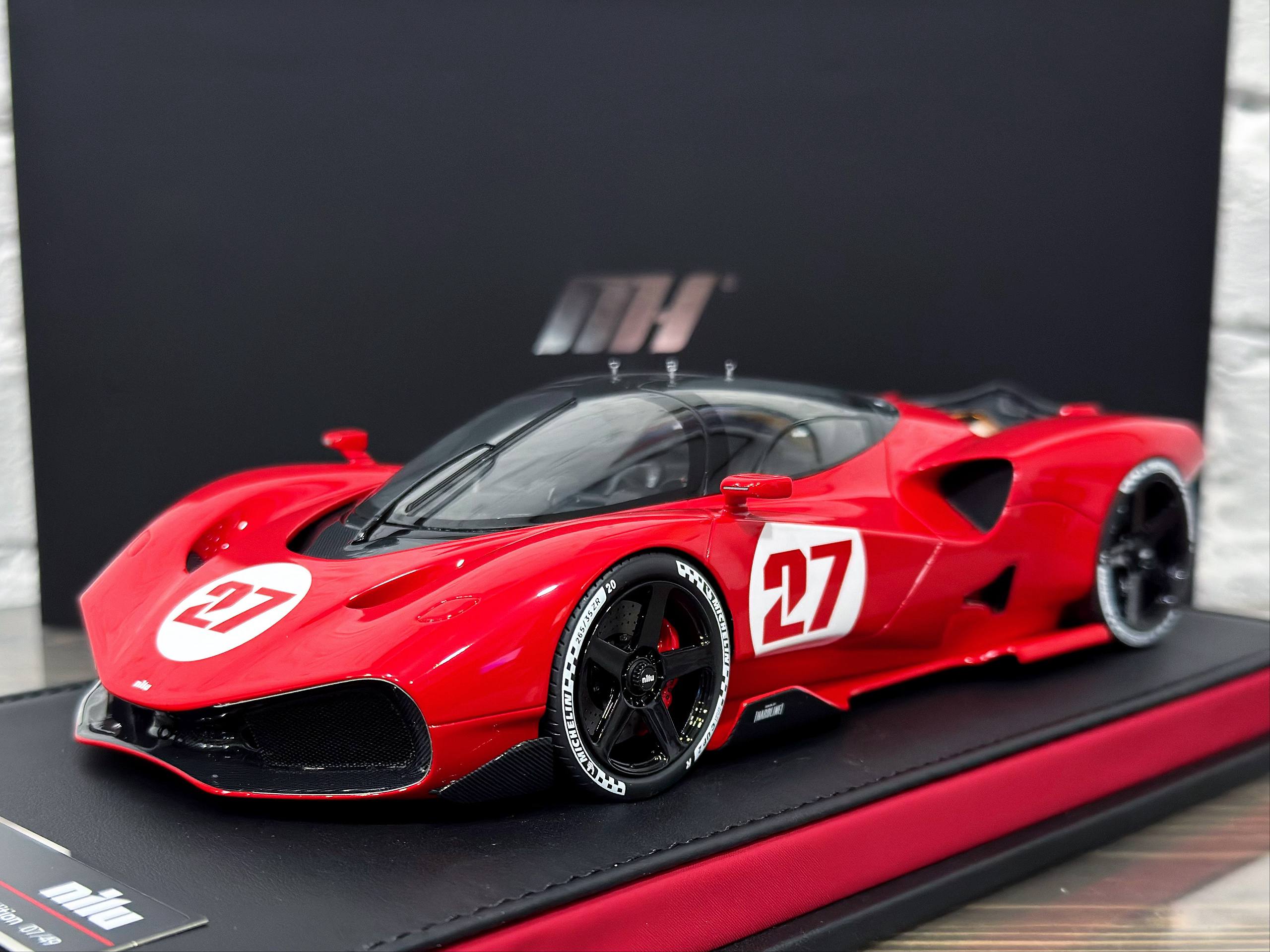 MH031GR Motorhelix Nilu 27 Gilles Red 1:18