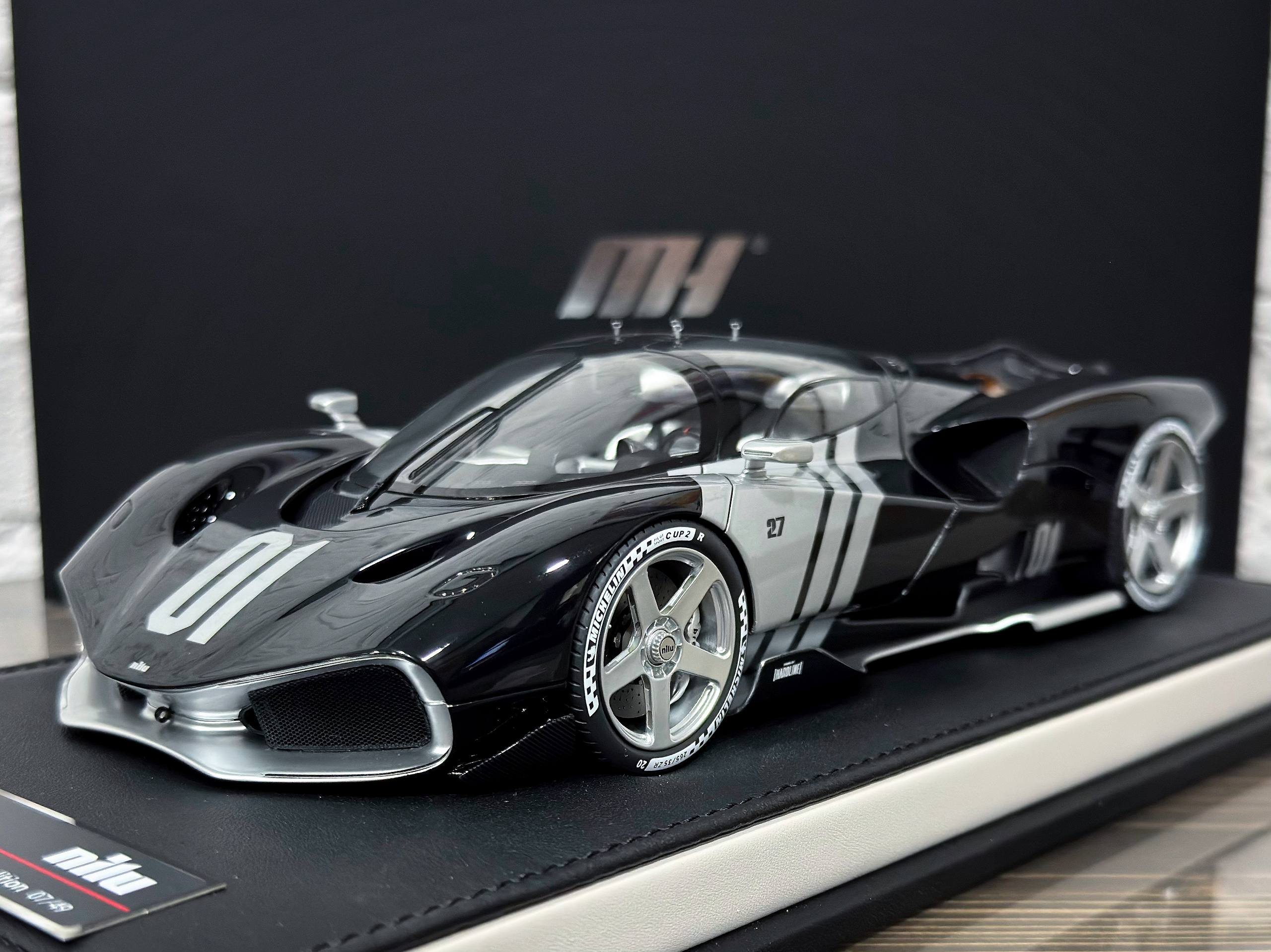 MH031BW Motorhelix Nilu 27 Black Water Park Black 1:18