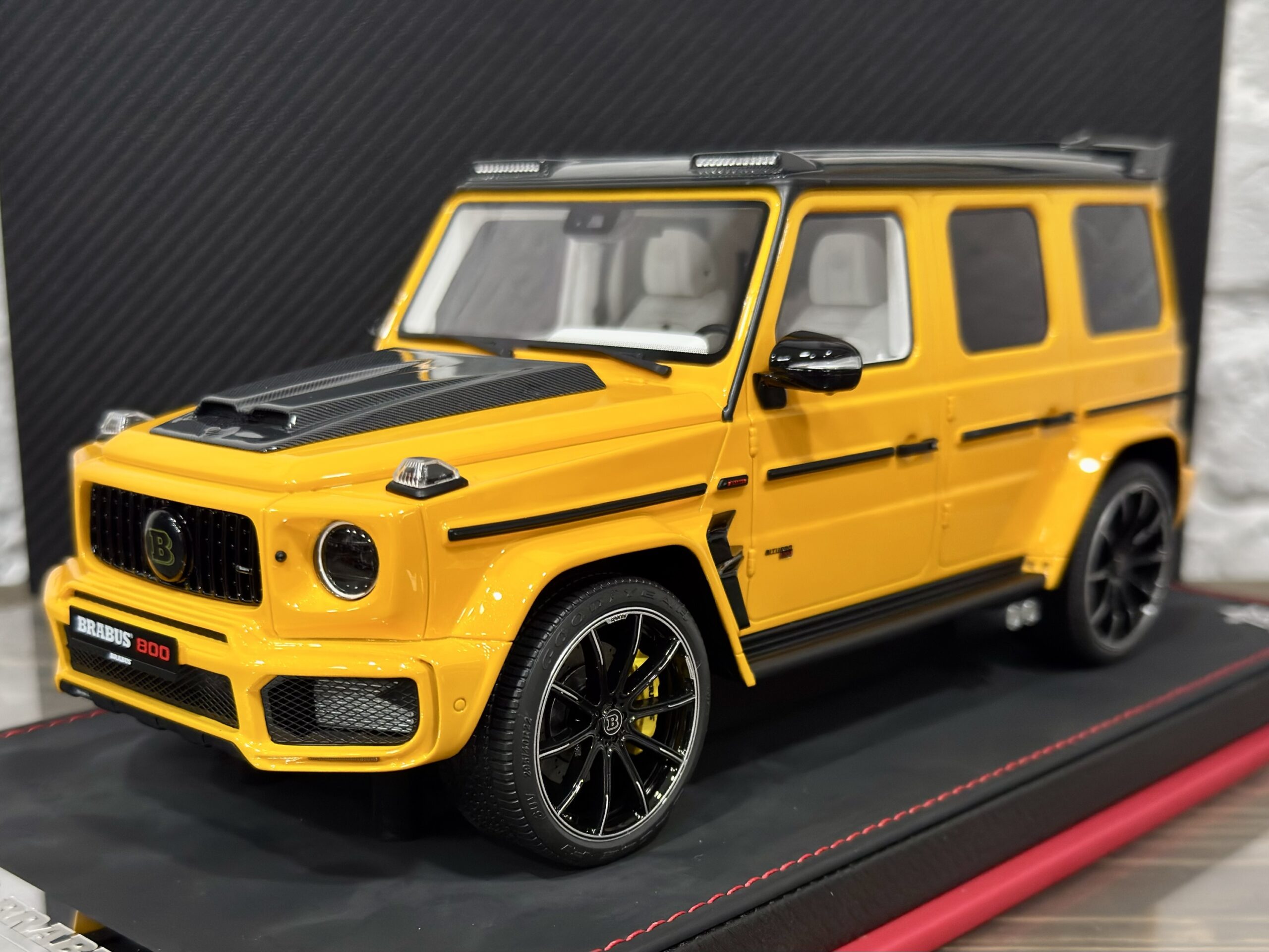 BBA Model Mercedes Benz BRABUS G800 Yellow 1:18