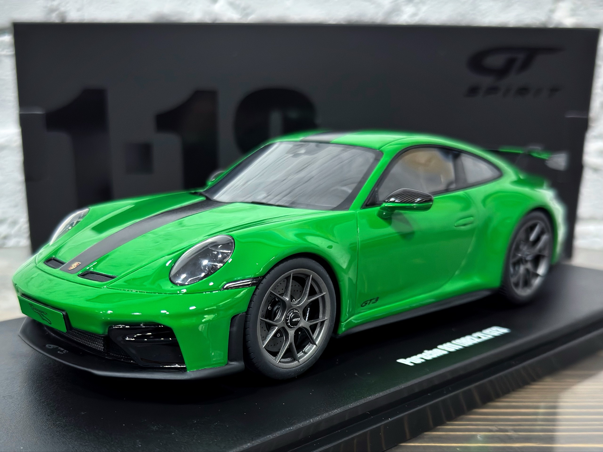 GT576 GT Spirit Porsche 911 (992.2) GT4 Weissach Package Python Green 2025 1:18
