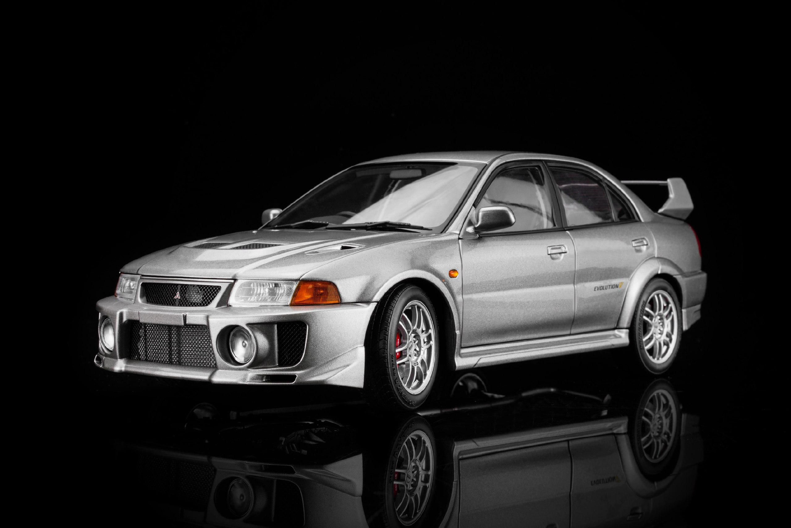 M84103 Motorhelix MItsubishi Lancer Evolution V G.S.R Satellite Silver 1:18