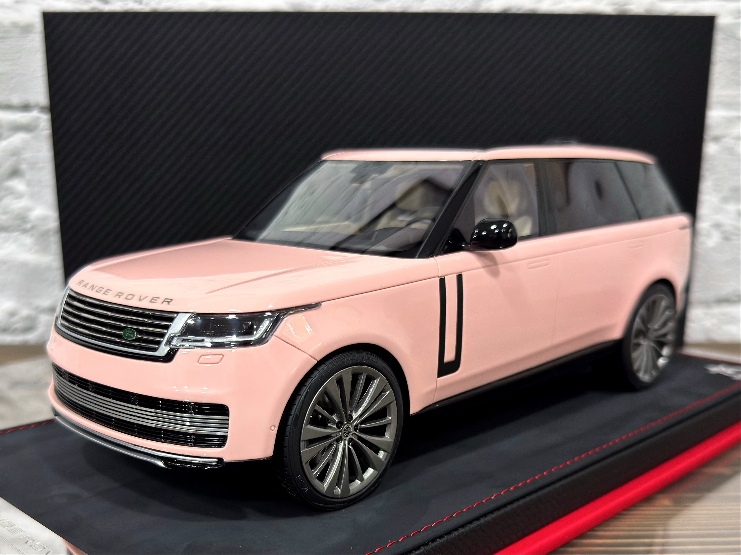 BBA Model Range Rover Lychee Powder 1:18