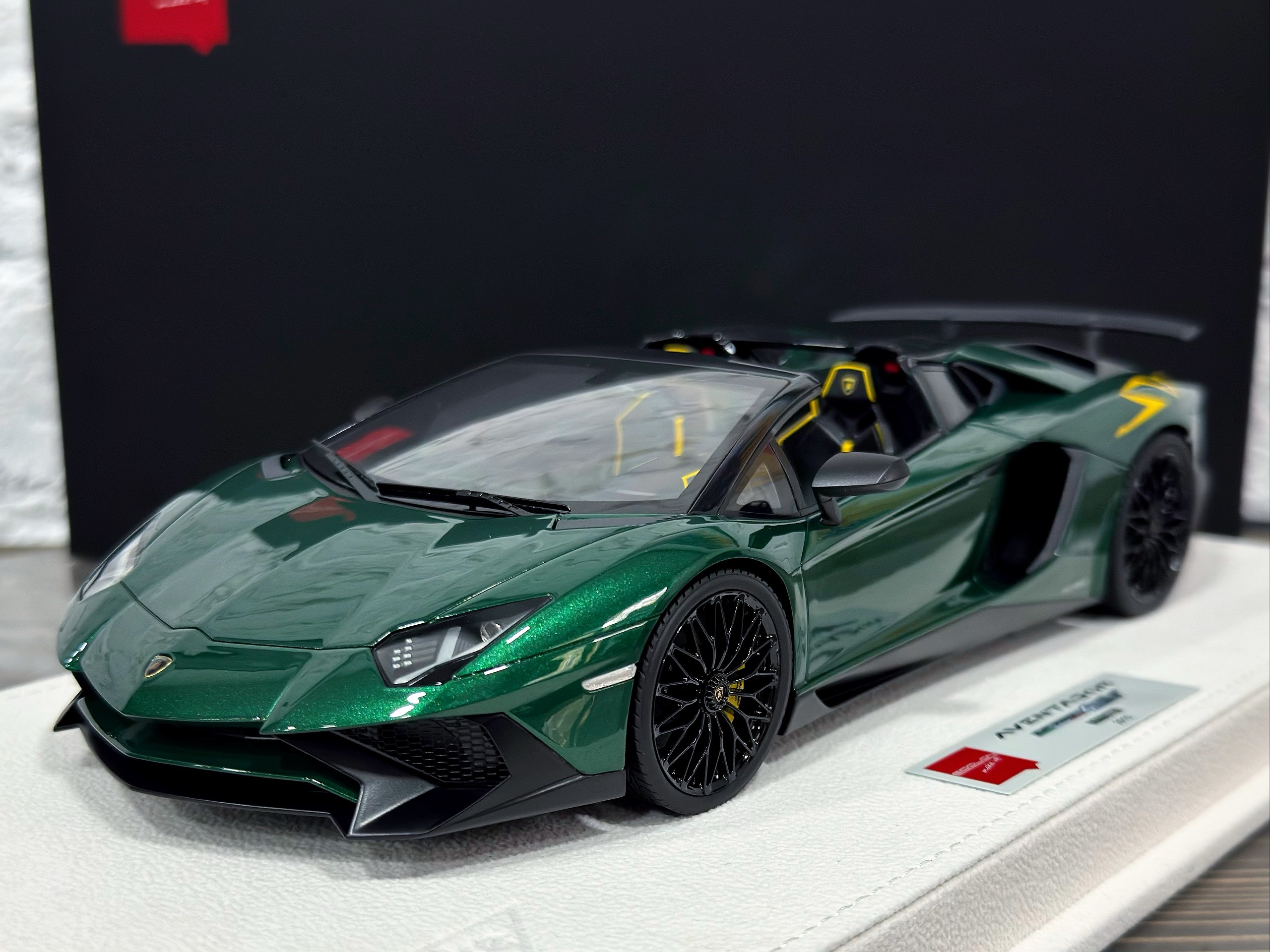 EML007I Make Up Lamborghini Aventador LP750-4 SV Roadster 2015 Green 1:18
